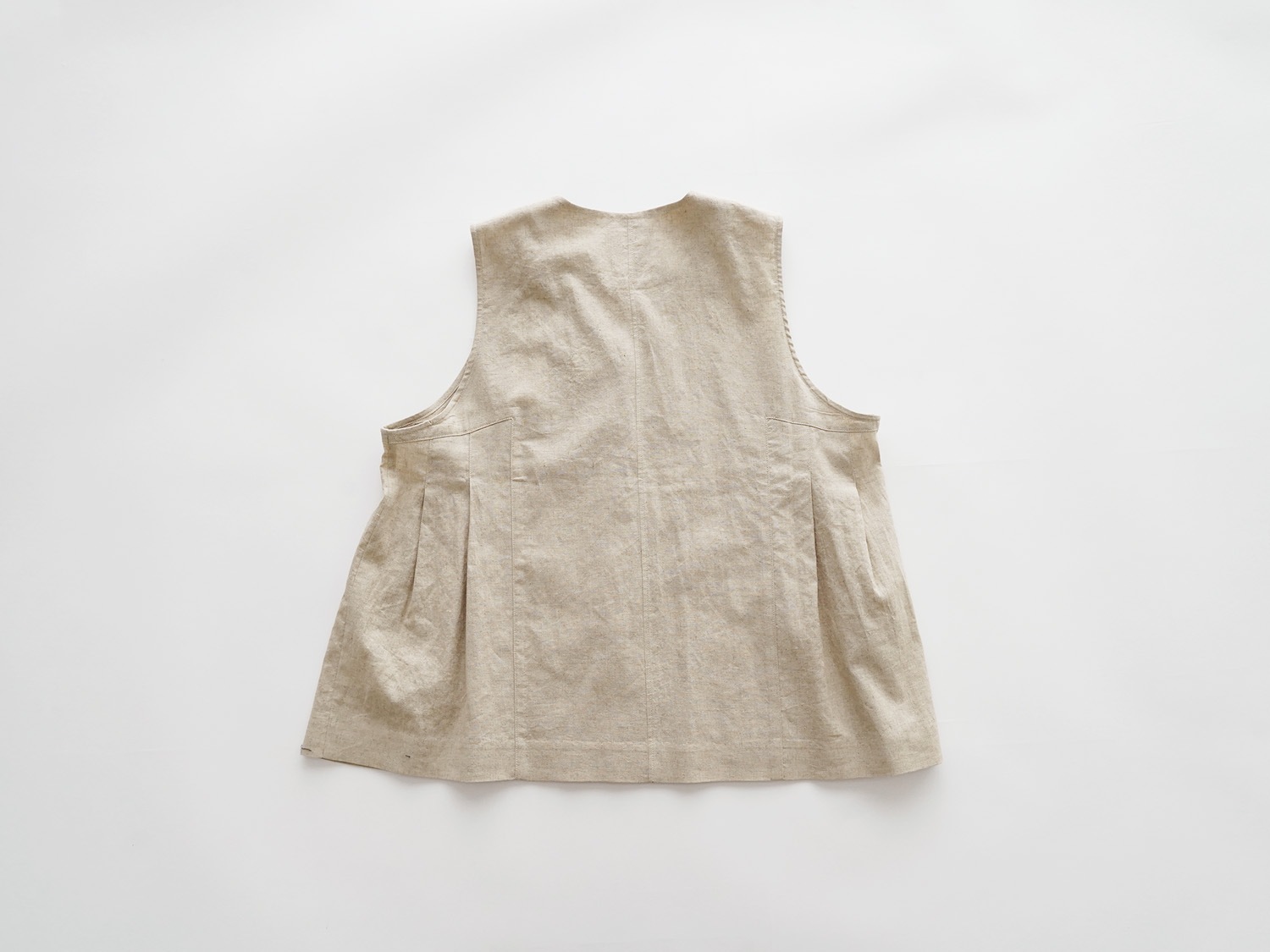 20%OFF】オオカミとフクロウ フクロウと湖のほとりのシロツメグサ
