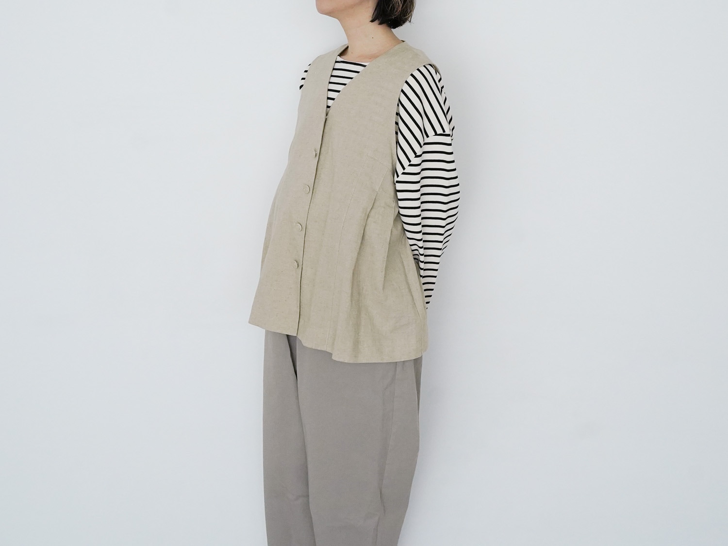 20%OFF】オオカミとフクロウ フクロウと湖のほとりのシロツメグサ