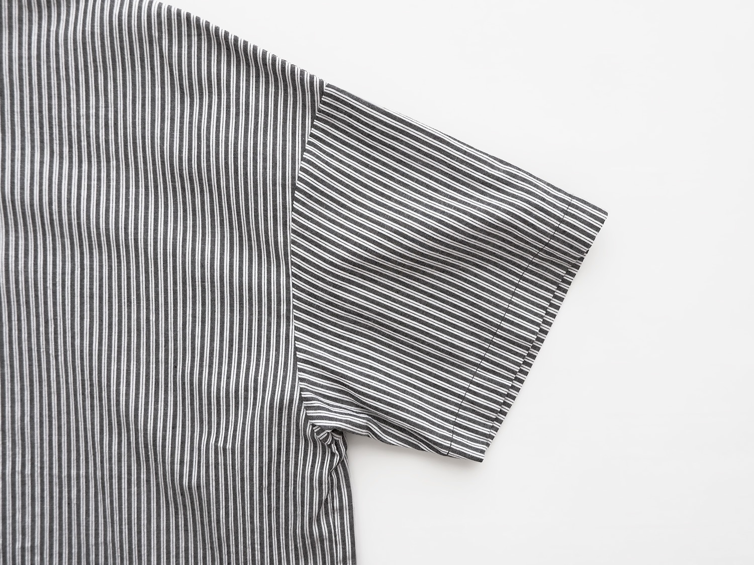 Tandey 休日と詩 『ピーナッツシャツ』ブラックストライプ 20%OFF】休日と詩 ピーナッツシャツ | 休日と詩 | TANDEY ONLINE