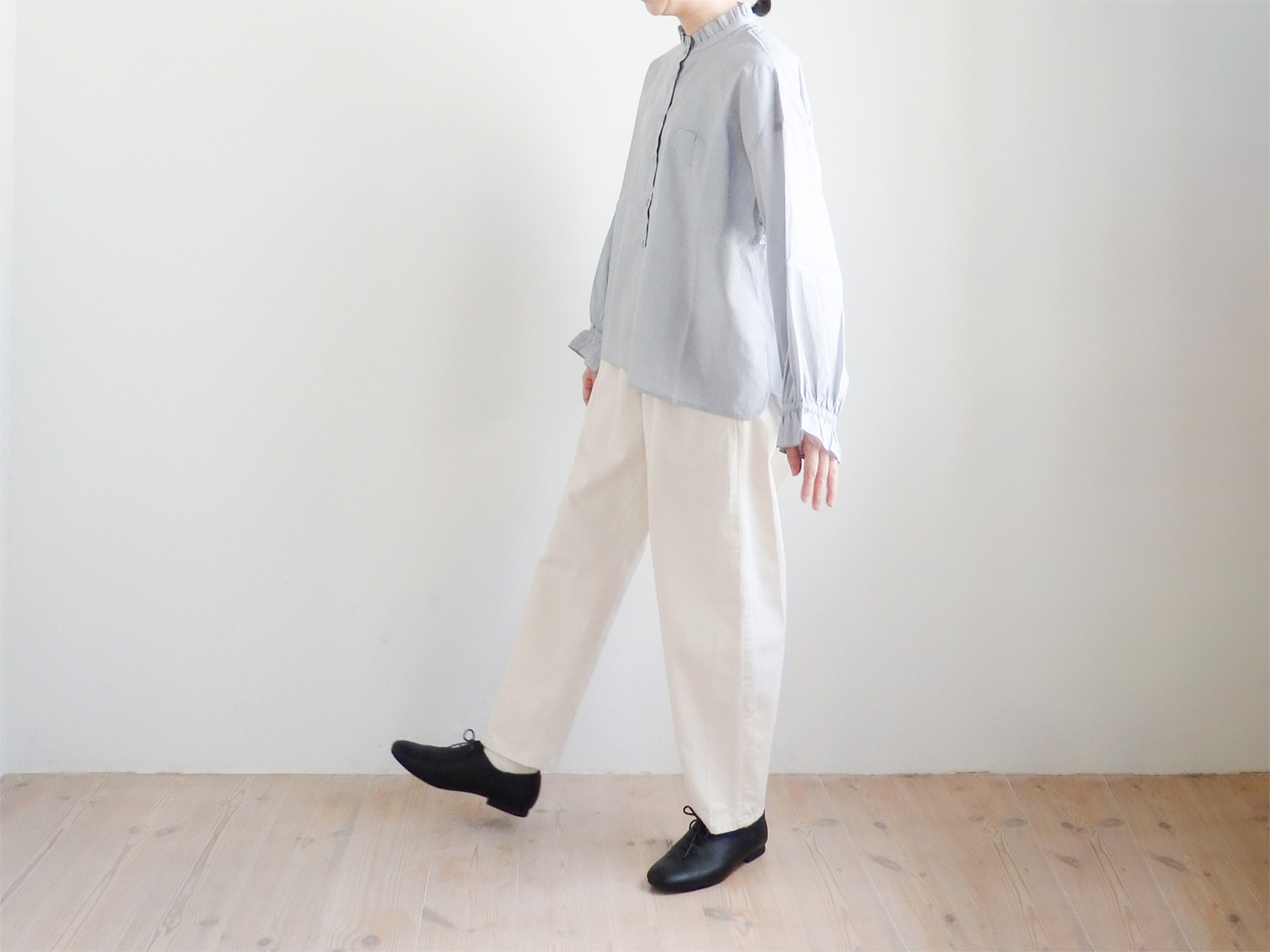 休日と詩　サワークリームシャツ　チャコールグレー