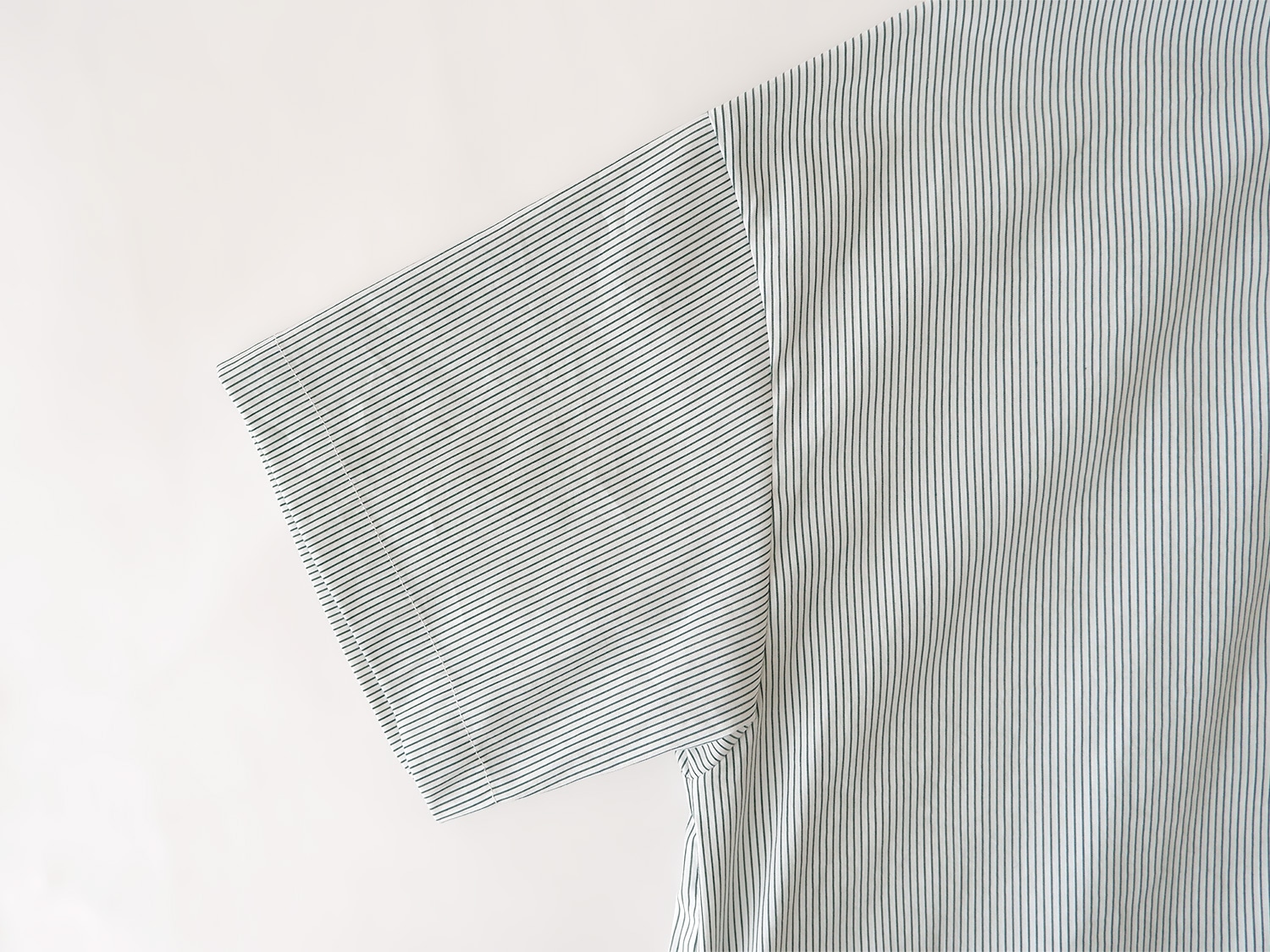 Tandey 休日と詩 『ピーナッツシャツ』ブラックストライプ 20%OFF】休日と詩 ピーナッツロングシャツ | 休日と詩 | TANDEY