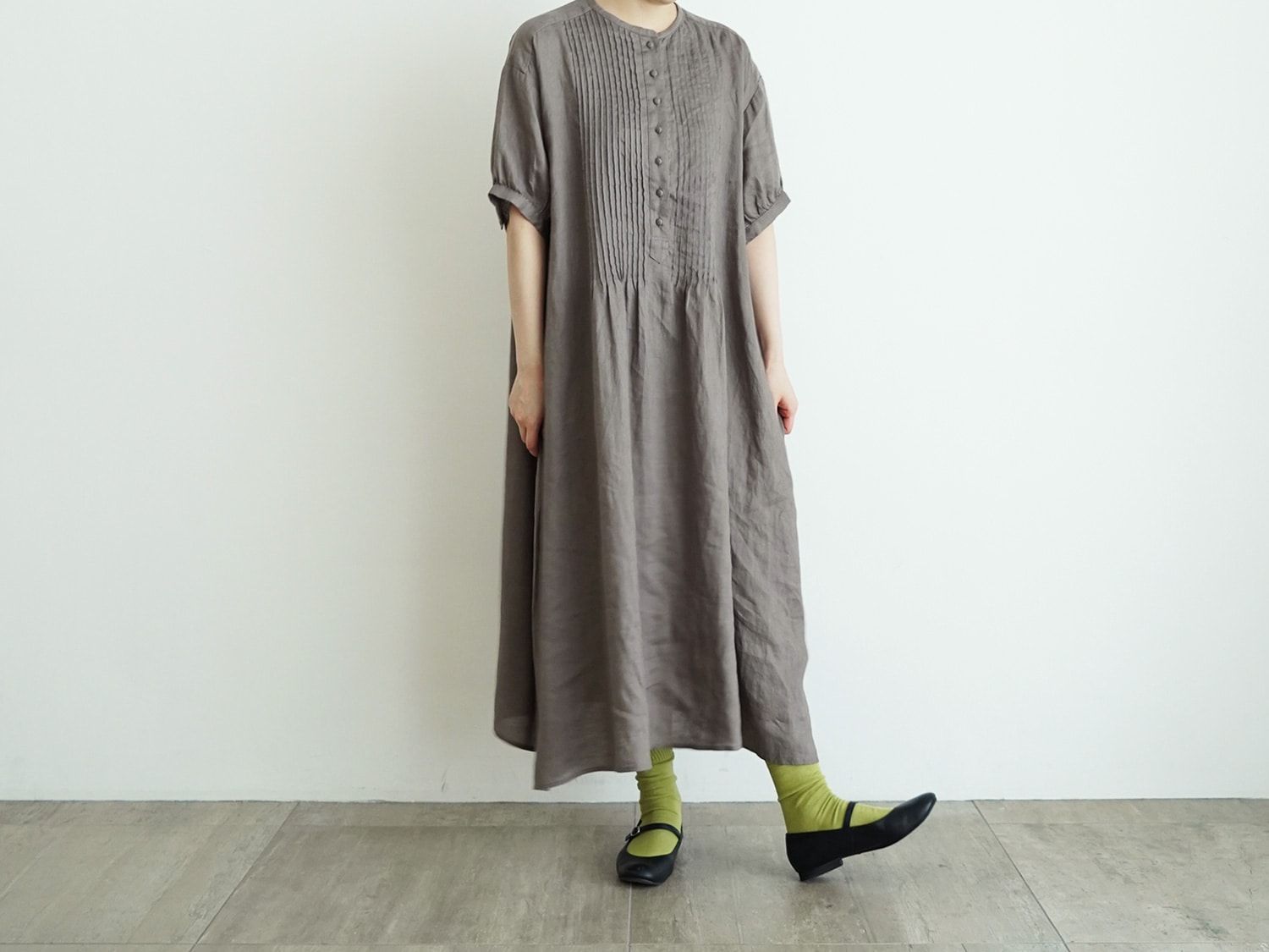 10%OFF】オオカミとフクロウ フクロウと白アジサイと雨もよう