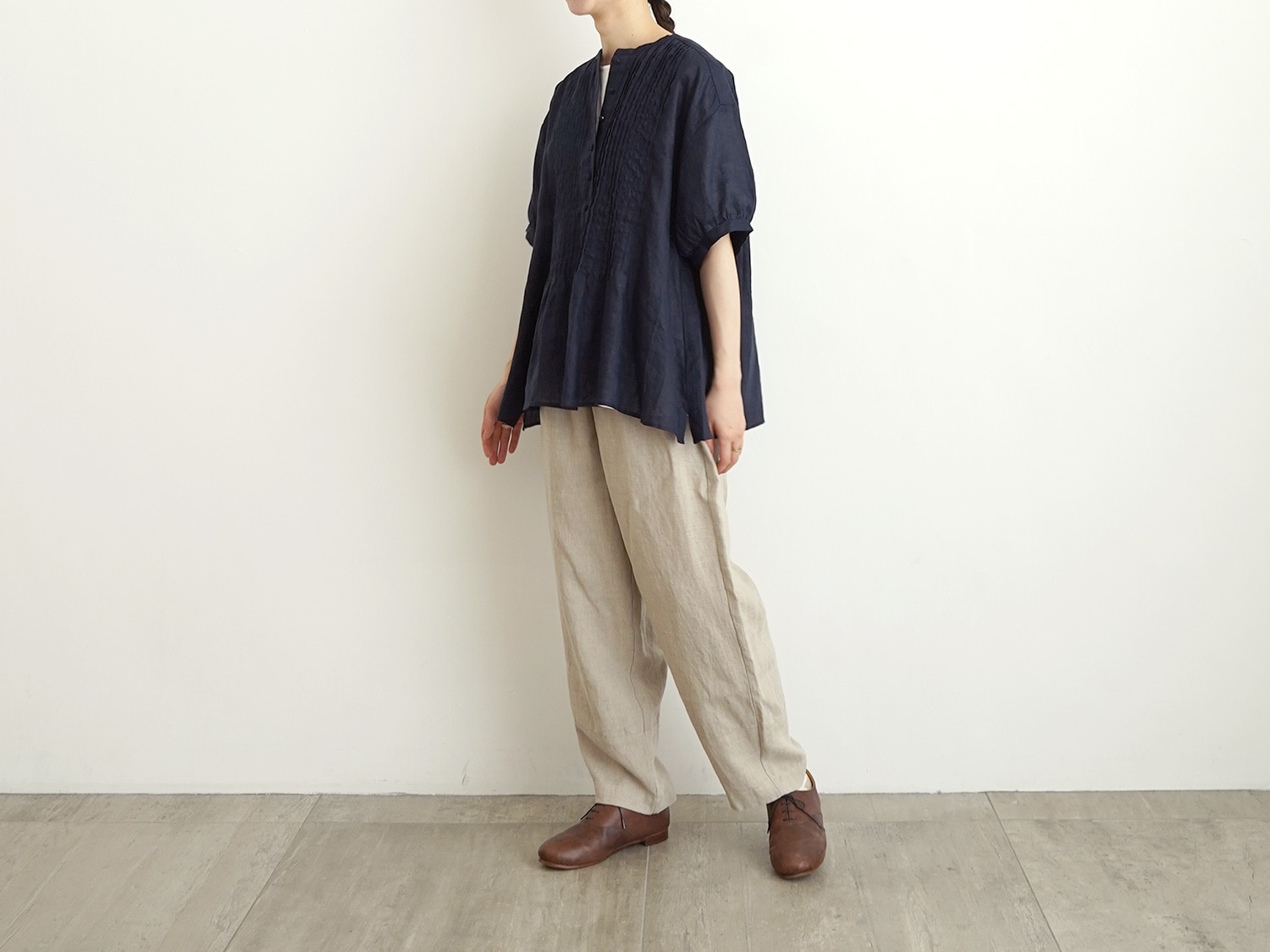 10%OFF】オオカミとフクロウ フクロウと白アジサイと雨もよう