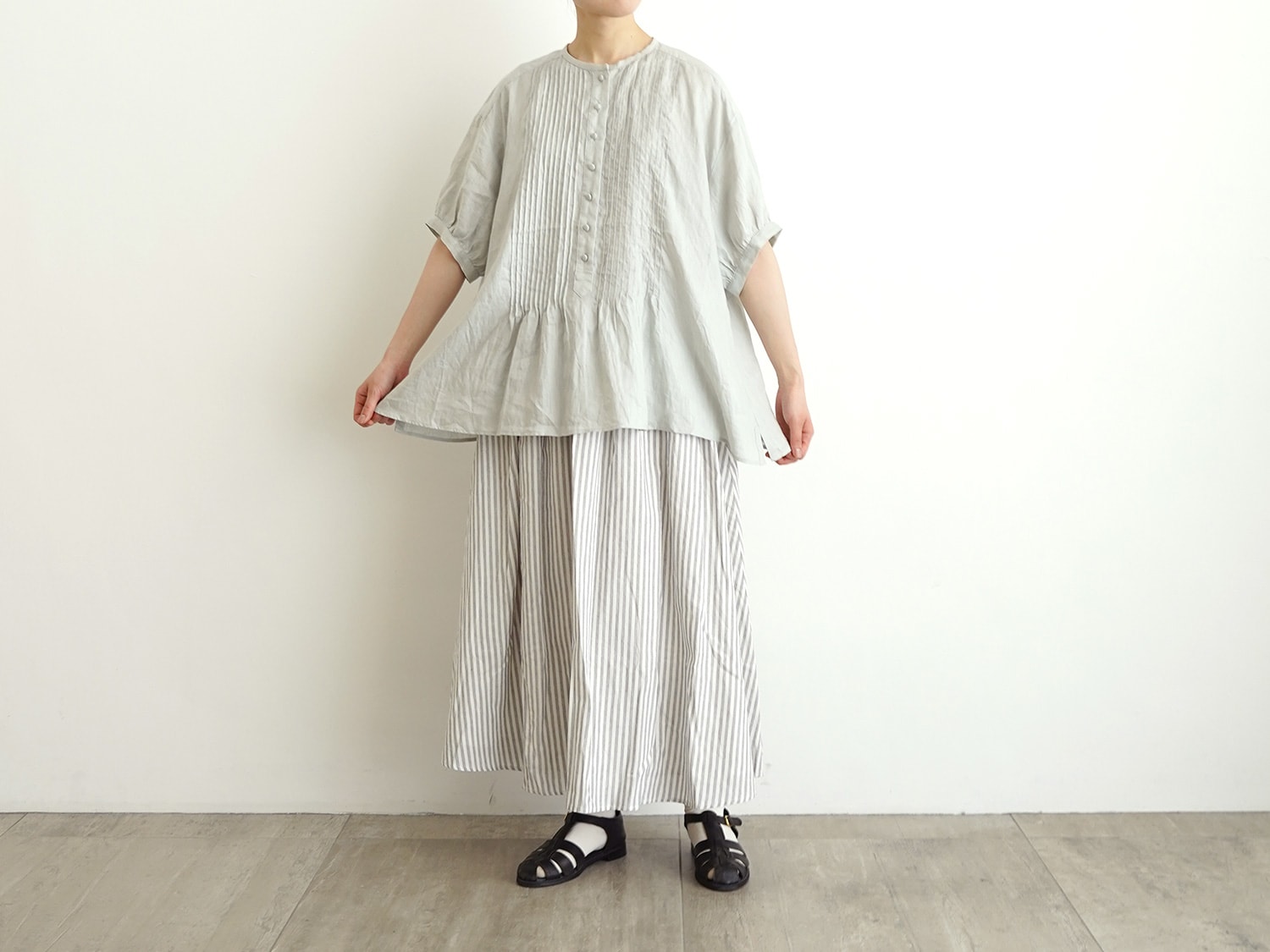 オオカミとフクロウ　オオカミと夏椿のジェーン　ホワイト 30%OFF】オオカミとフクロウ オオカミと霧に浮かぶディア