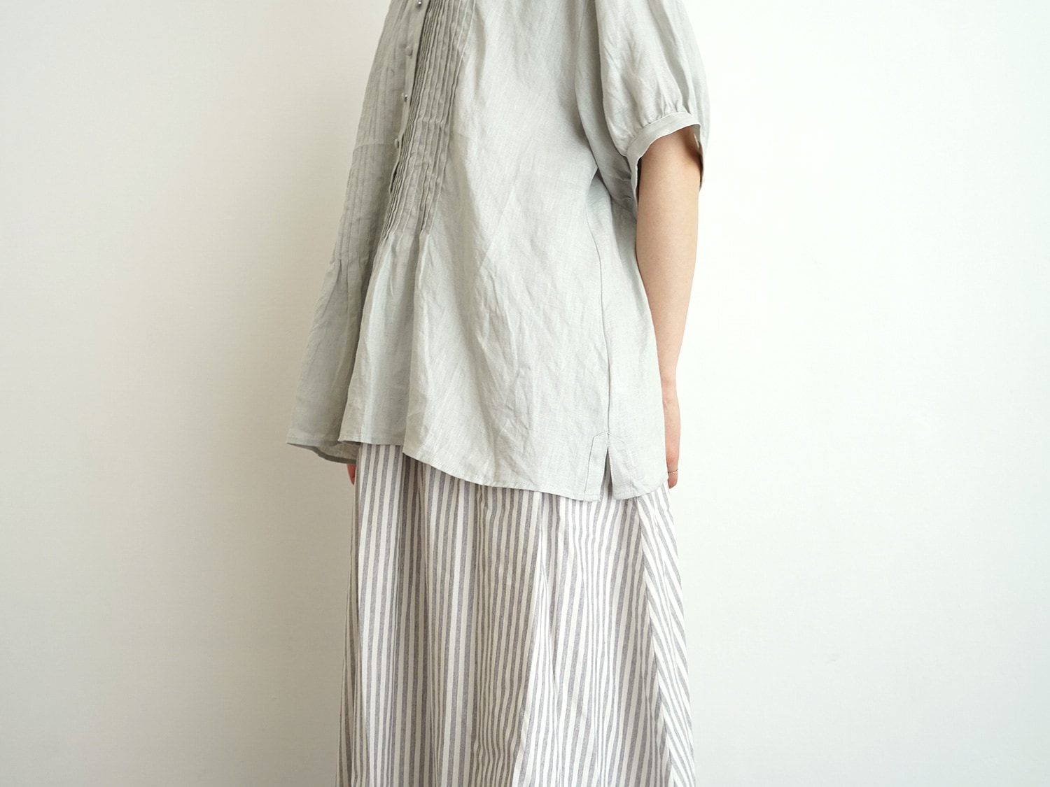 10%OFF】オオカミとフクロウ フクロウと白アジサイと雨もよう