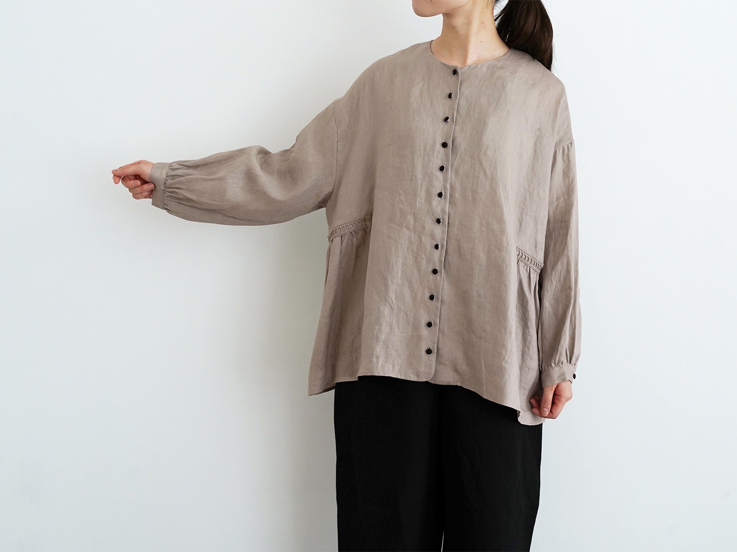 オオカミとフクロウ オオカミとこもれびのホワイトリリー