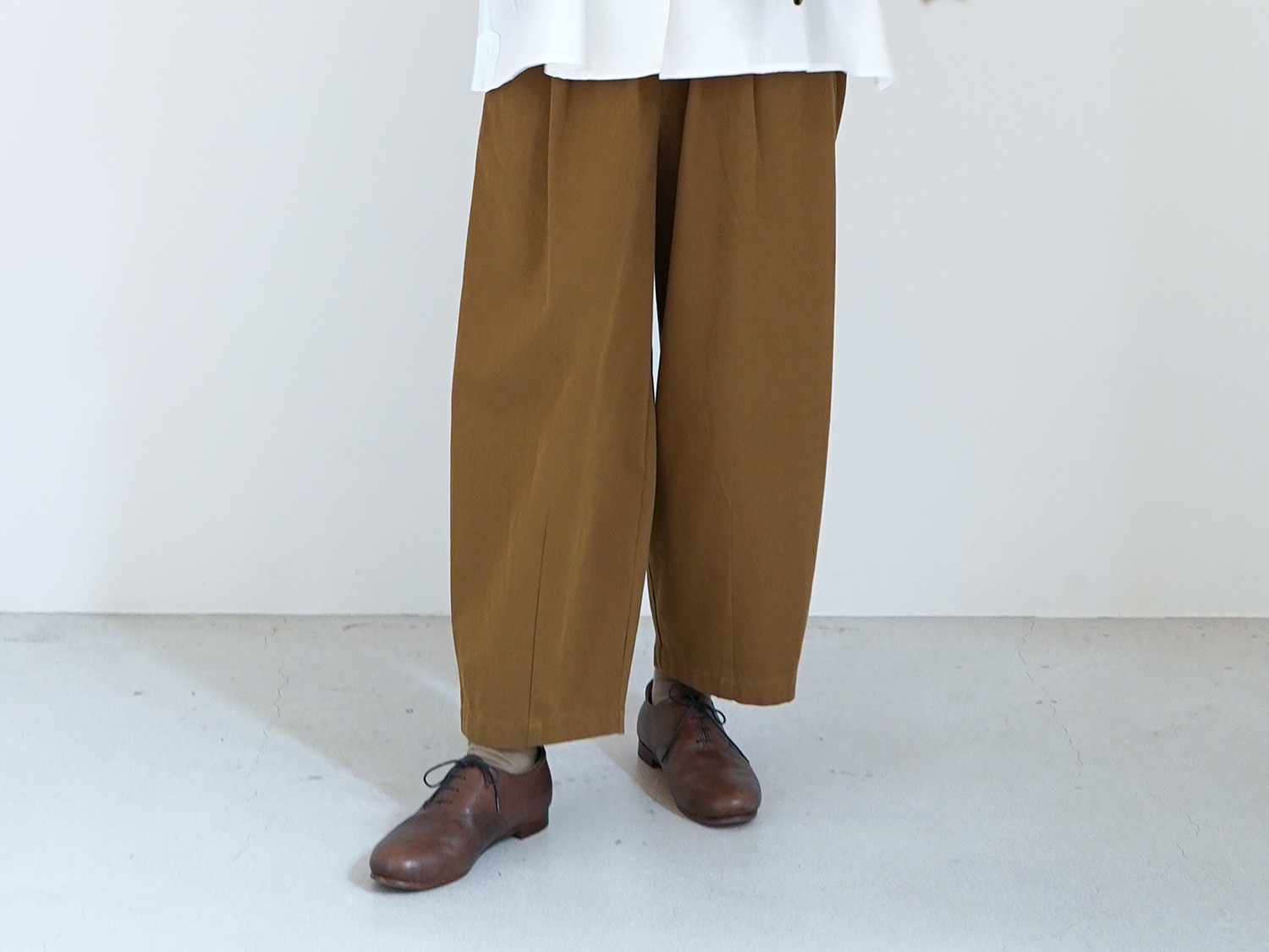 tandey ニューボンボンパンツ 限定カラー 休日と詩 サンドベージュ 休日と詩 ニューボンボンパンツ | 休日と詩 | TANDEY ONLINE STORE