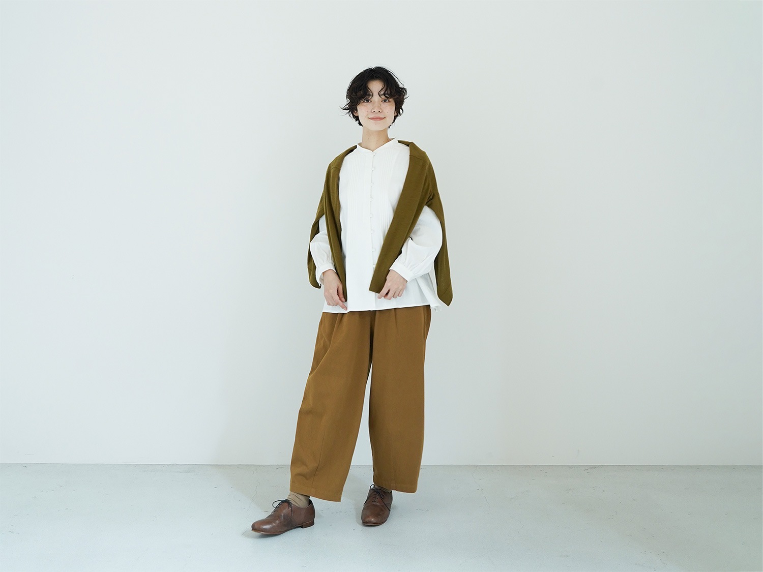 オオカミとフクロウ　オオカミとハリネズミのエクリュ　チェック tandey オオカミとフクロウ オオカミとハリネズミのエクリュ