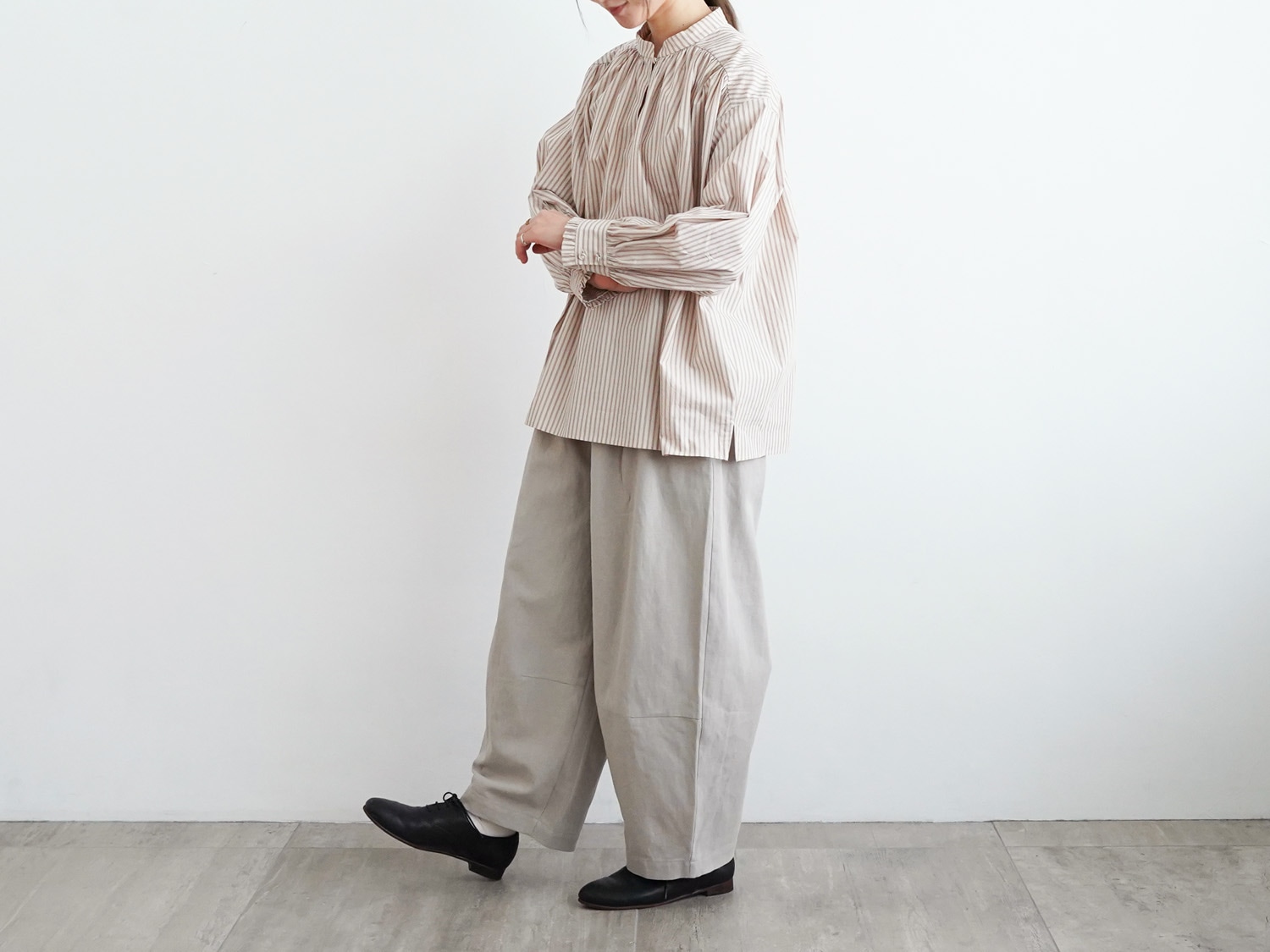 オオカミとフクロウ フクロウとまひるの月のリリーワルツ“ブラウス