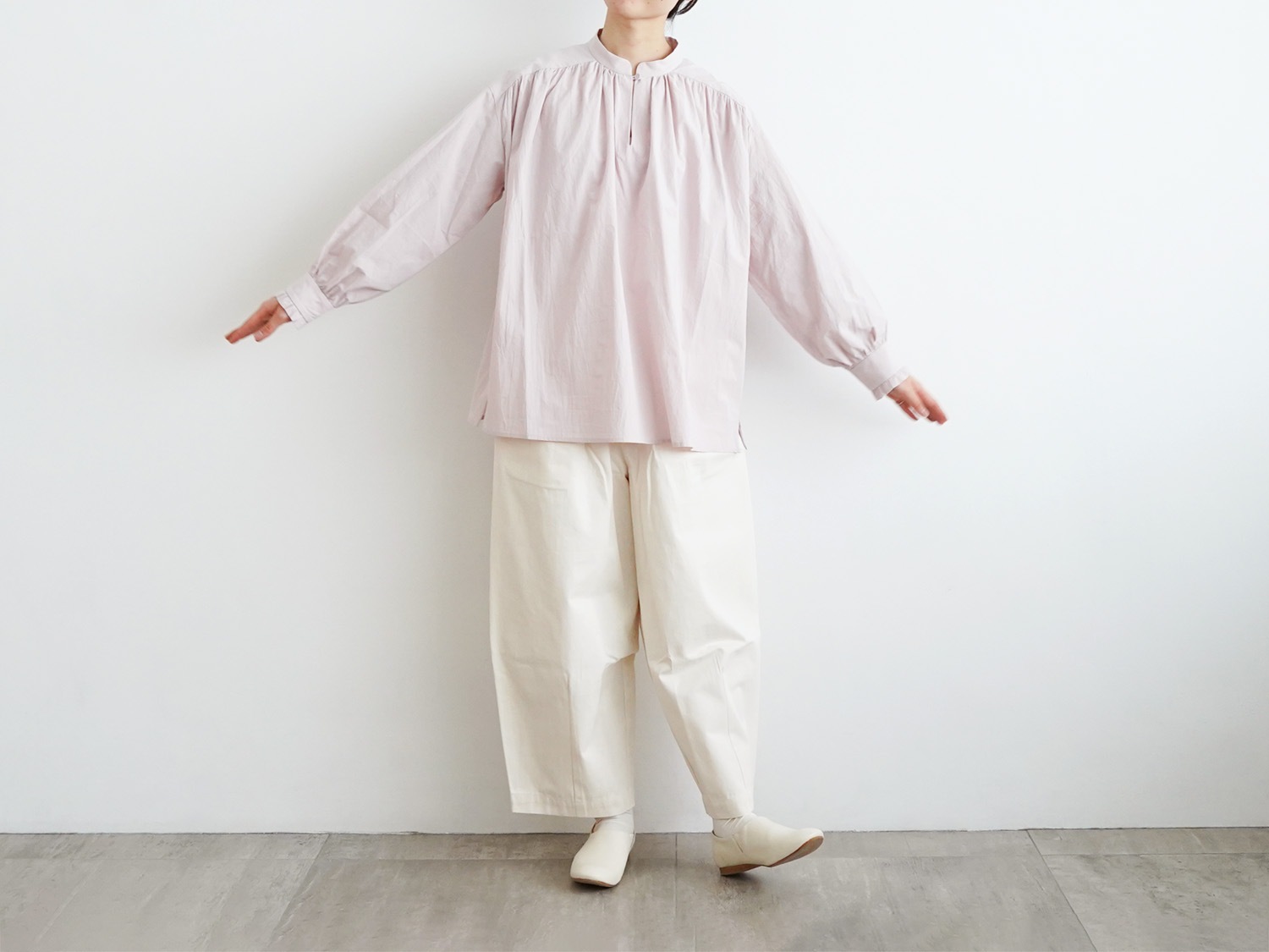 オオカミとフクロウ フクロウとまひるの月のリリーワルツ“ブラウス