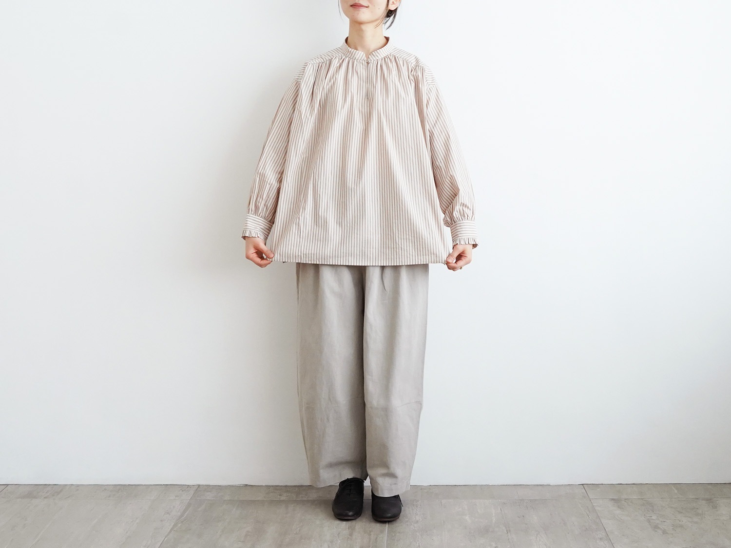 オオカミとフクロウ フクロウとまひるの月のリリーワルツ“ブラウス