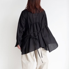 the last flower of the afternoon : �ż�η��� robe shirt �֥饦��(BLACK)