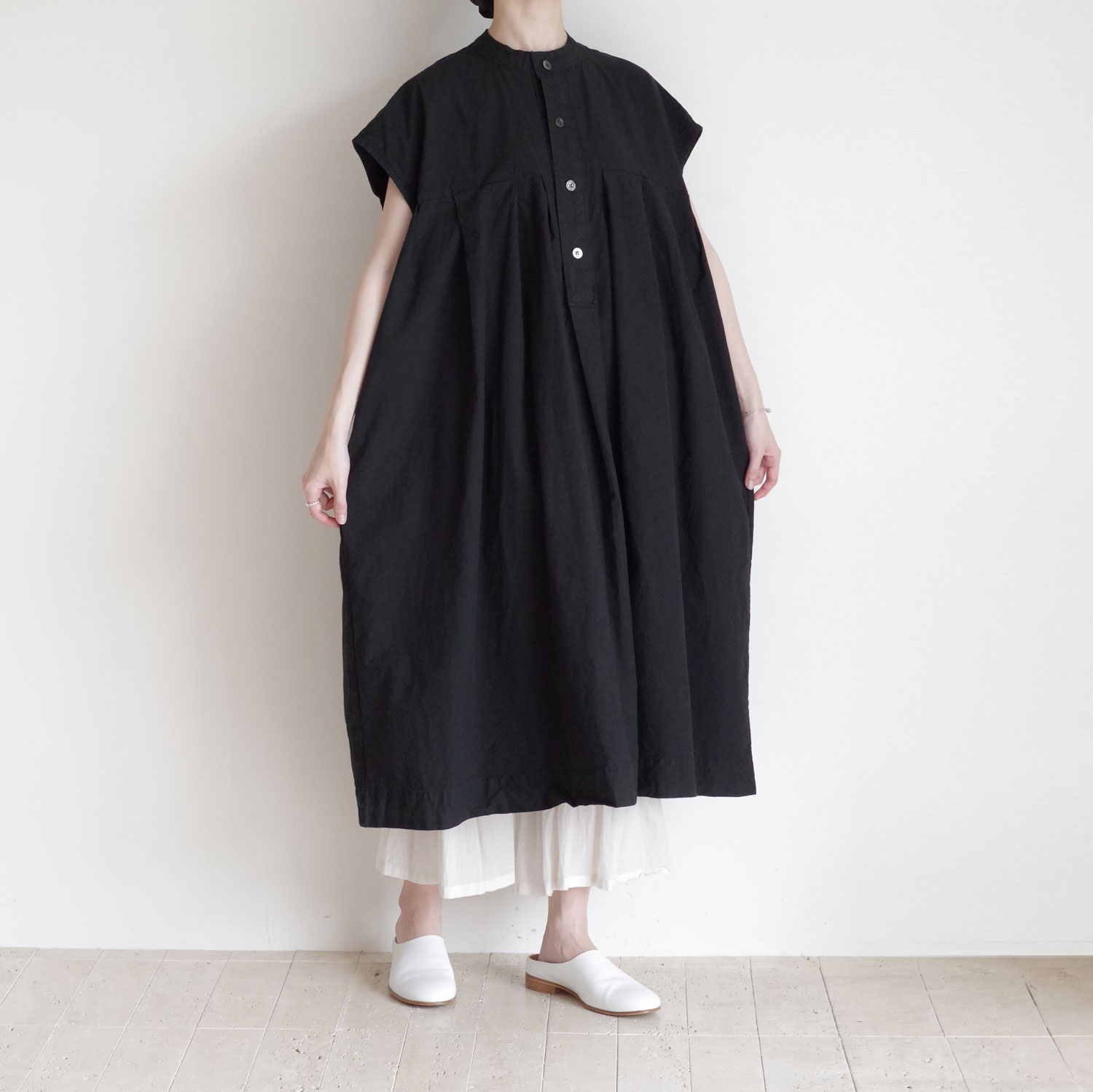 Veritecoeur ヴェリテクール : VC-2695 ヘンリーネックワンピース