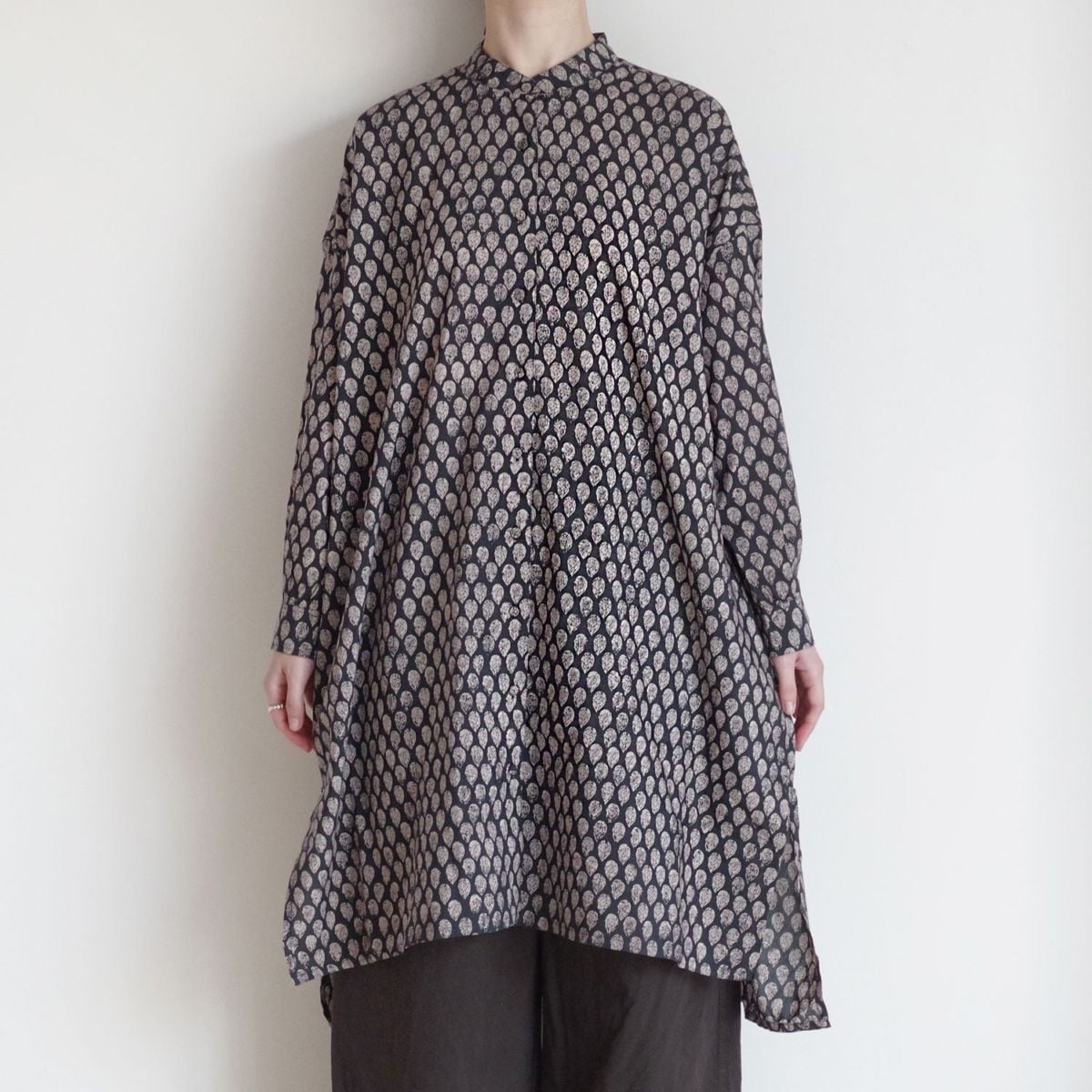 【新品未使用】maison de soil（メゾンドソイル）|クルーネックシャツ maison de soil 2023 Spring & Summer Collection 