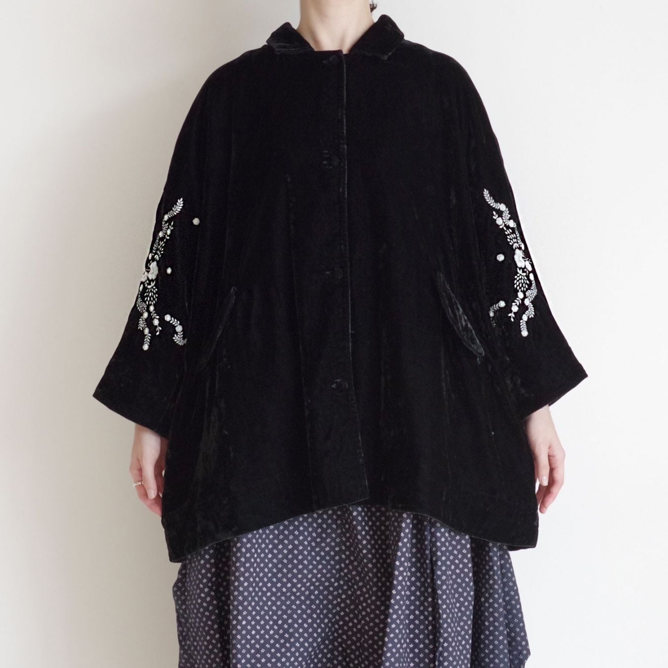 AODRESS アオドレス : rai lines flowers loose fit coat 刺繡