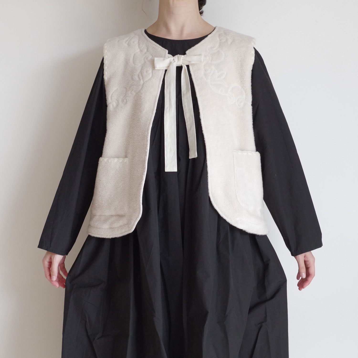 the last flower of the afternoon : 幻の花 Embroidery vest 刺繍 
