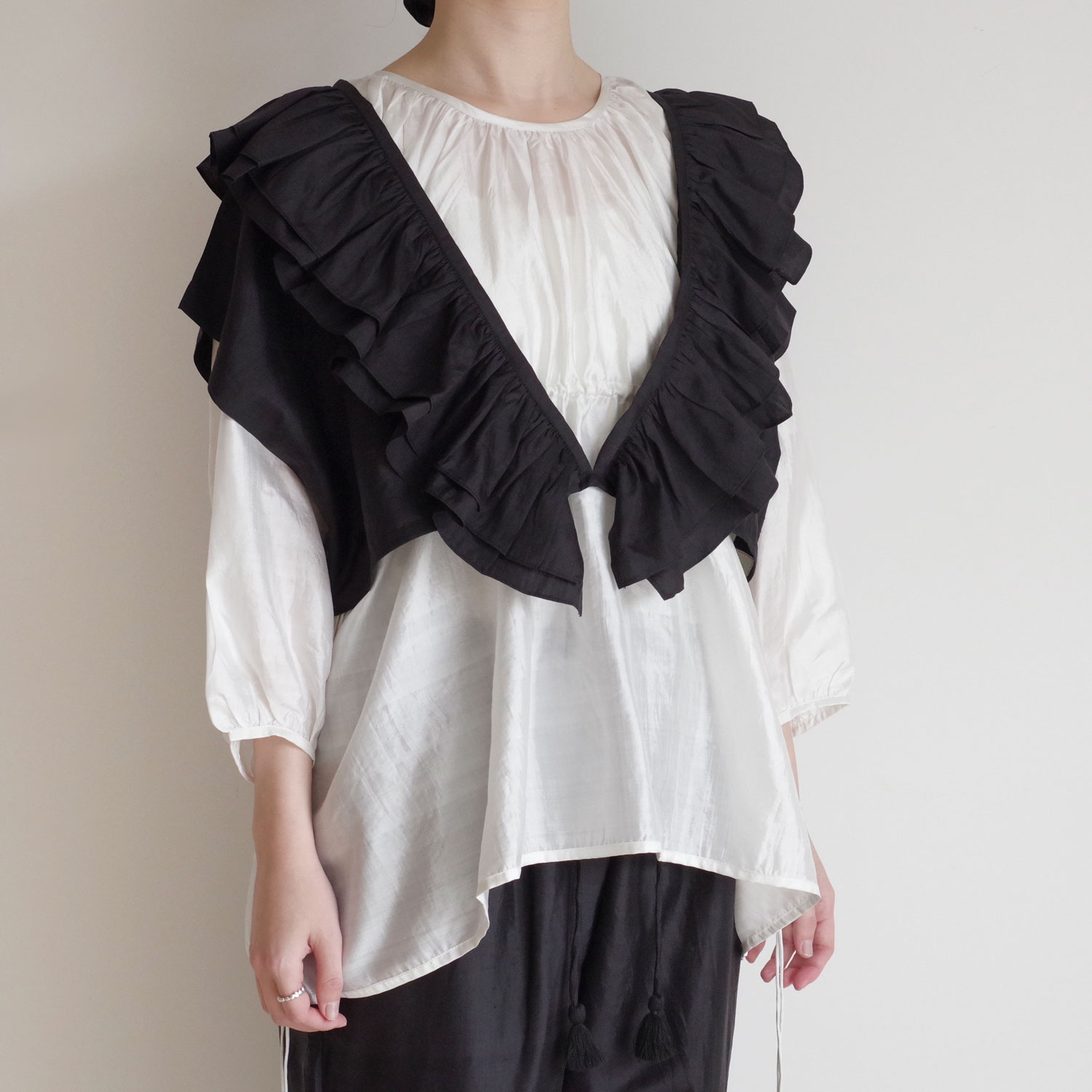 BUNON / Frill Gilet ブノンジレ 000000003010_bD8iR2D.jpg