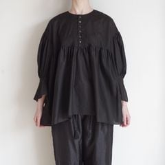 the last flower of the afternoon���ż�η��� Gathered half-placket blouse