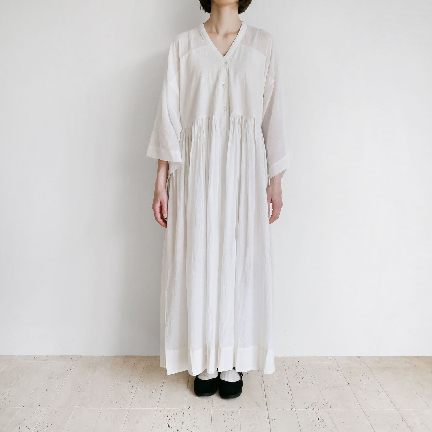 未使用 KHADI & CO カディー&コー　マルチカバー　ウール　白黒 未使用 KHADI & CO カディー&コー マルチカバー ウール 白黒 未使用
