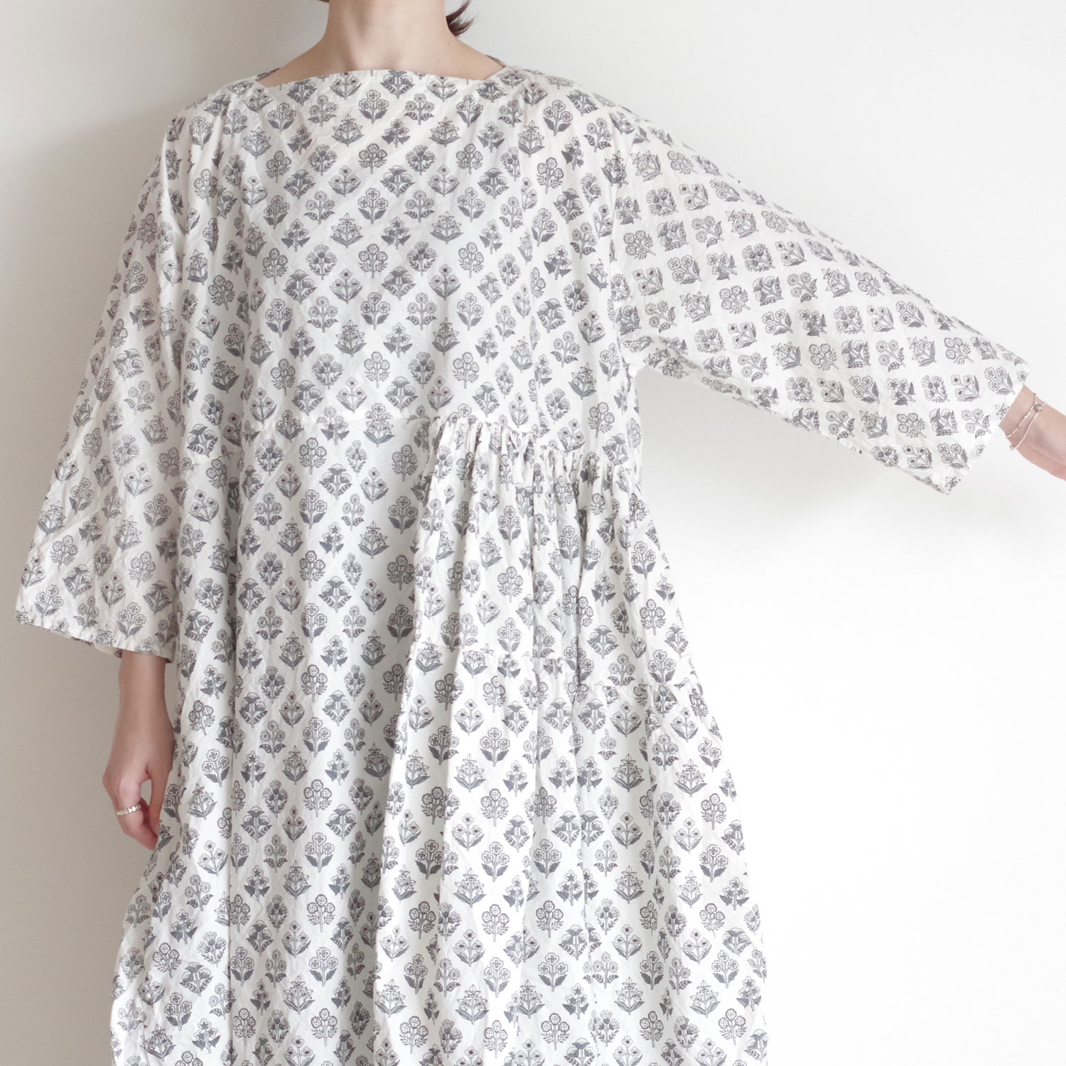 AODRESS �����ɥ쥹 : boat neck all spice dress (mono flowers) �ե��ץ��ȥ������ȥ꡼���ԡ���