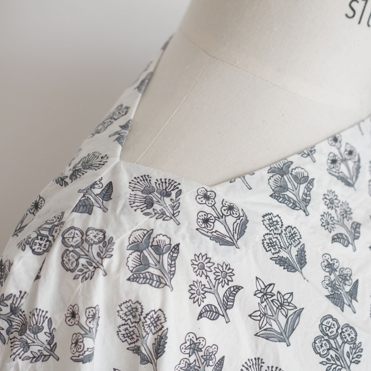 AODRESS �����ɥ쥹 : boat neck all spice dress (mono flowers) �ե��ץ��ȥ������ȥ꡼���ԡ���