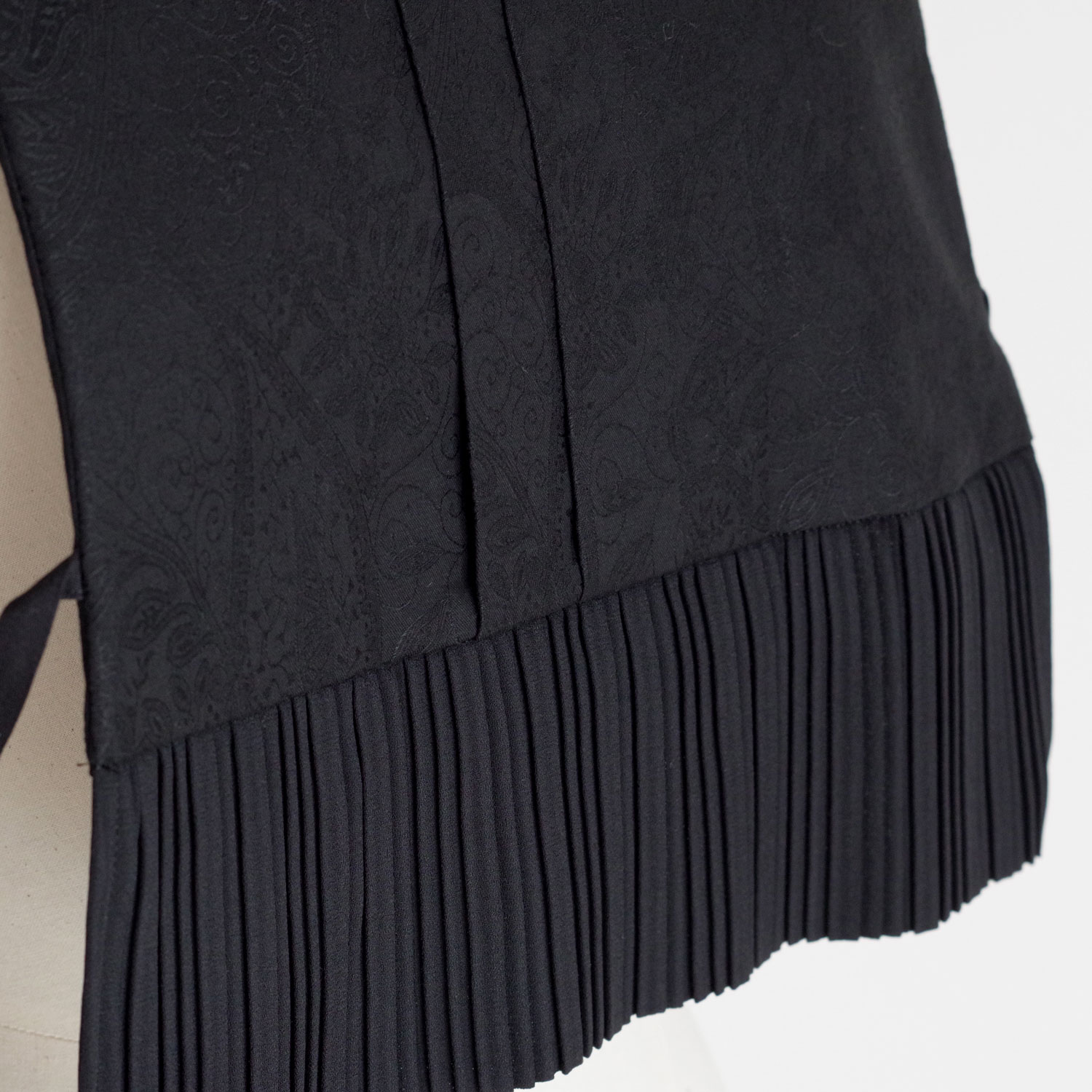 the last flower of the afternoon : �ҤȤĤ֤κ� tucked kraplap vest