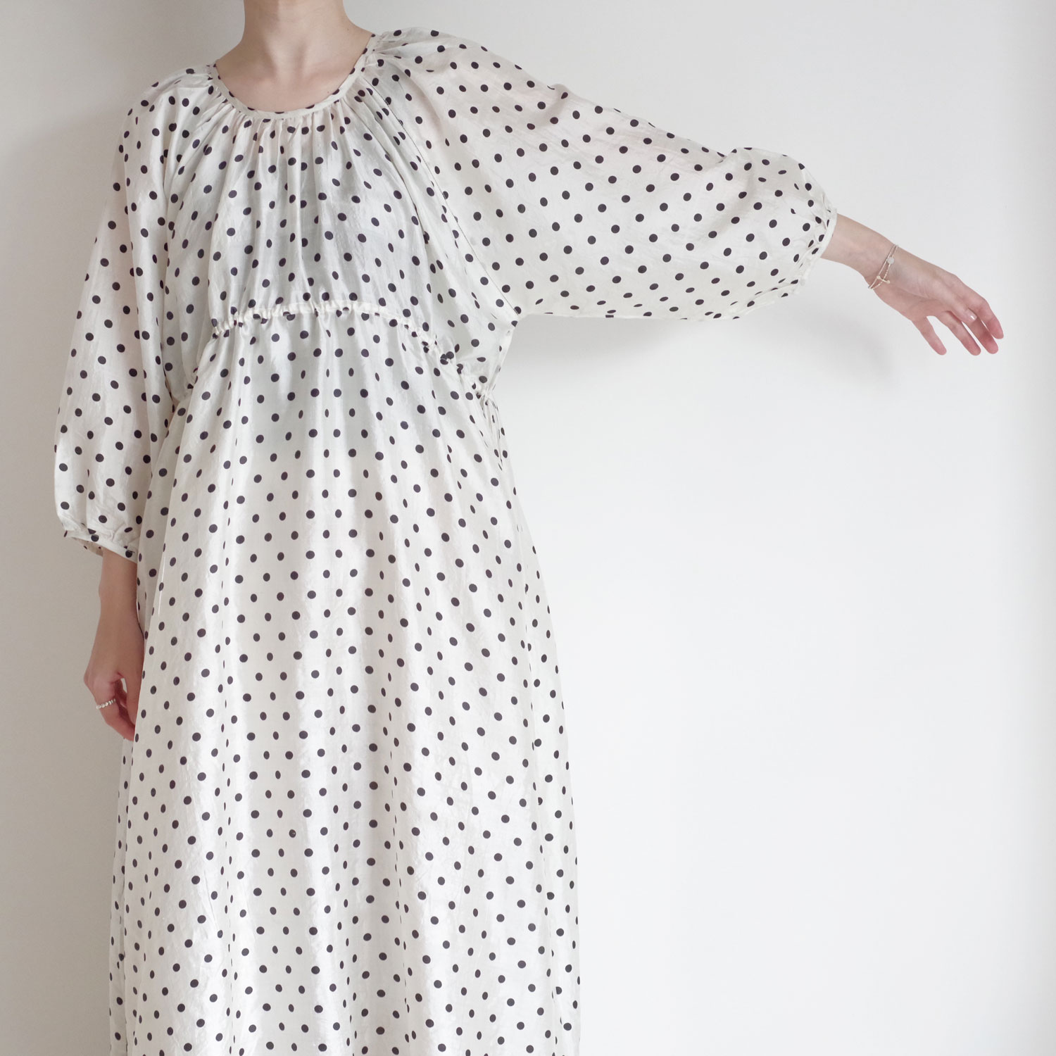 BUNON �֥Υ� : Back Button Dress �ɥåȥץ��ȥХå��ܥ�����ԡ���