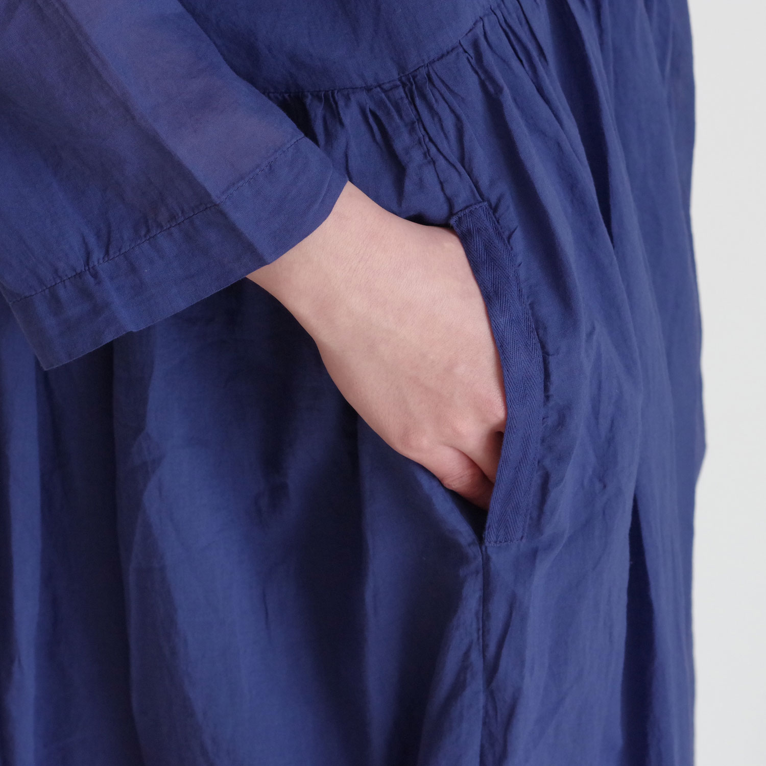 H+ HANNOH WESSEL ���å���ץ�她���Ρ��������� : DRESS Robby(MARINE) V�ͥå����ԡ���