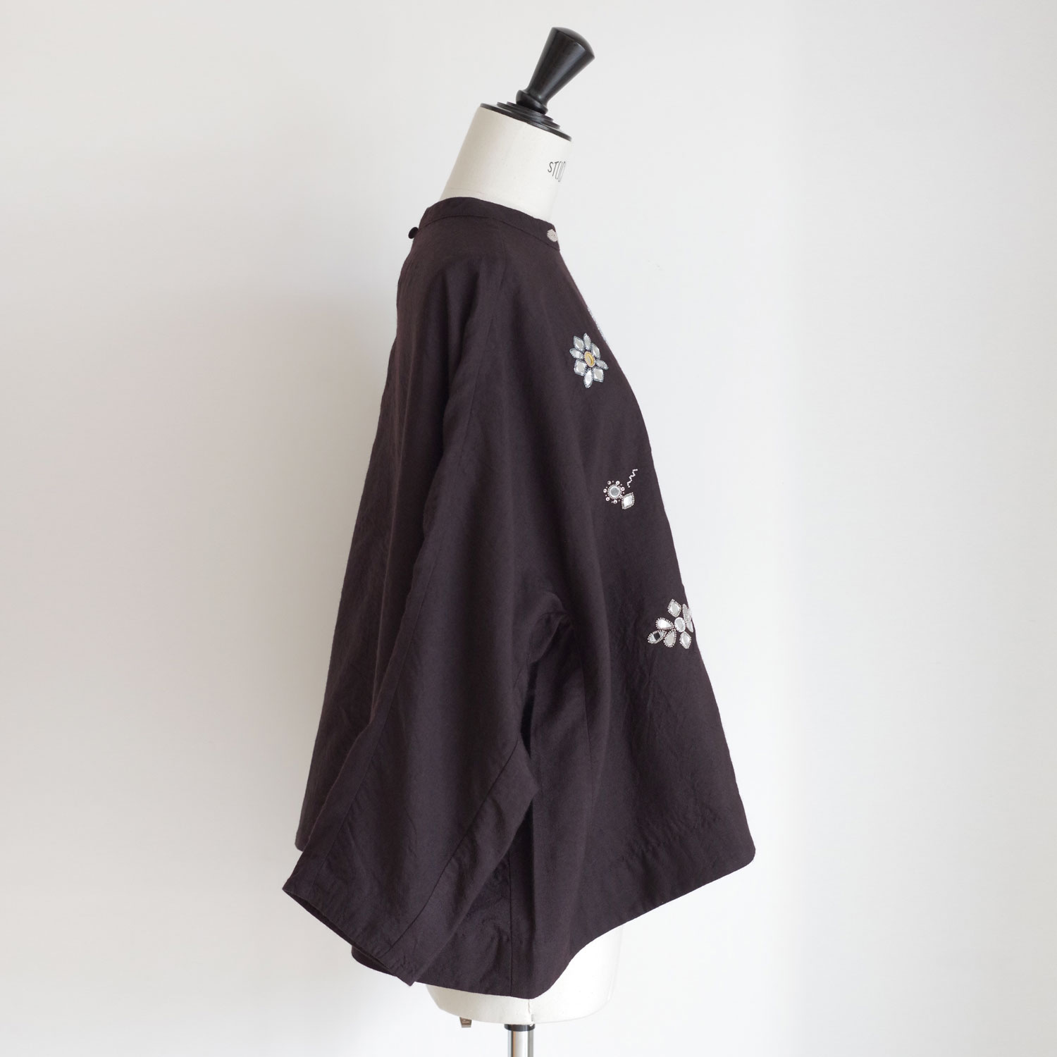 AODRESS �����ɥ쥹 : full folitage lights mock neck blouse ��å��ͥå��֥饦��