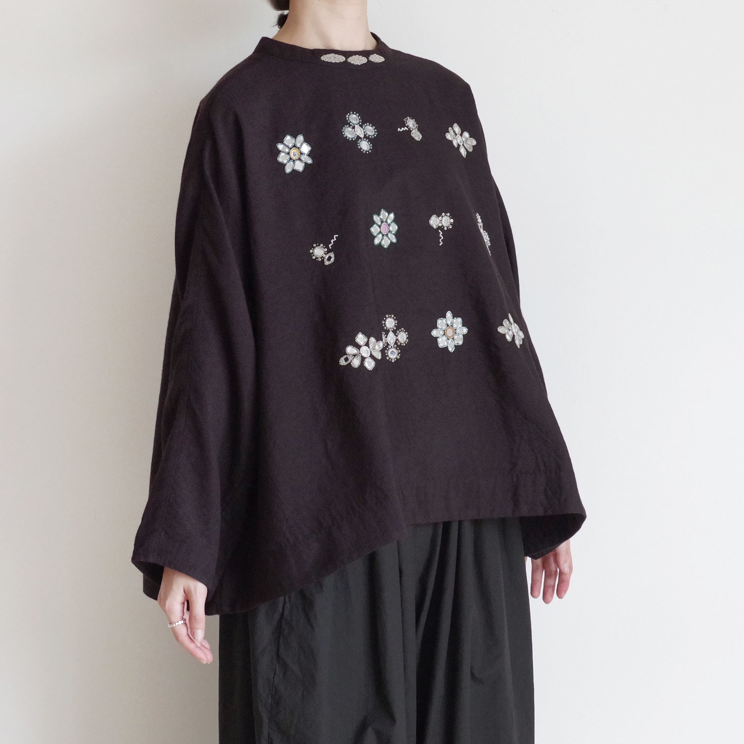 AODRESS �����ɥ쥹 : full folitage lights mock neck blouse ��å��ͥå��֥饦��