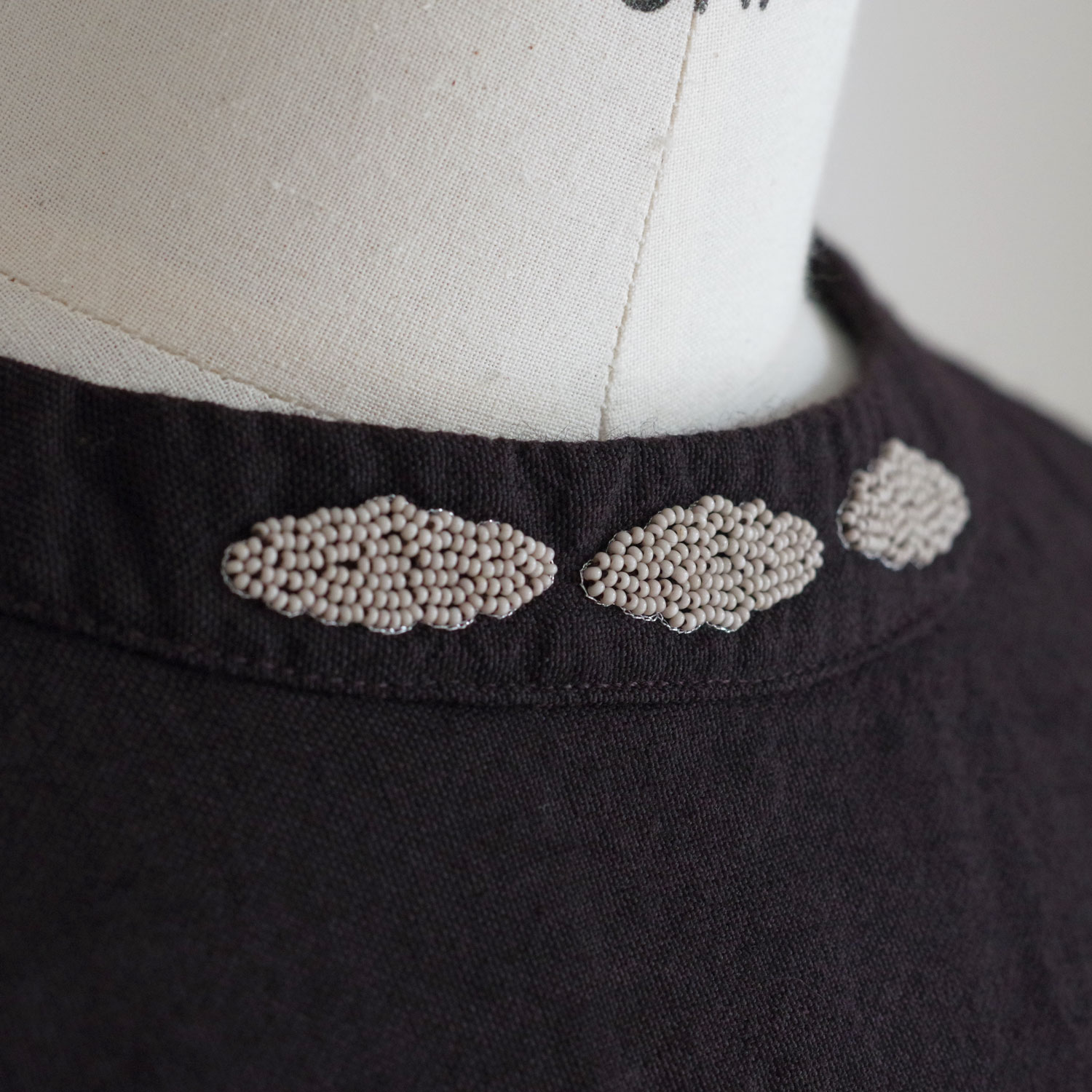 AODRESS �����ɥ쥹 : full folitage lights mock neck blouse ��å��ͥå��֥饦��
