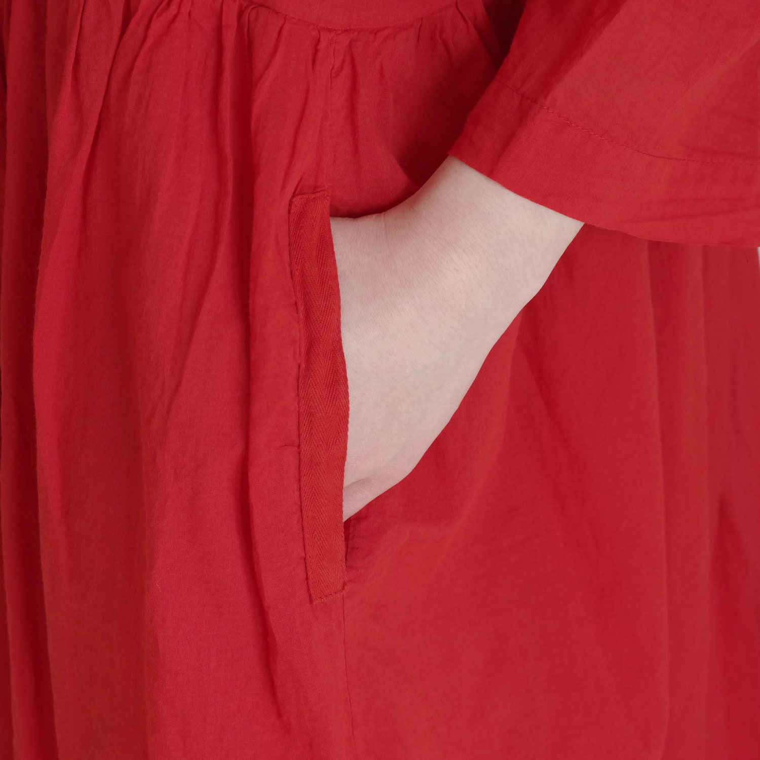 H+ HANNOH WESSEL ���å���ץ�她���Ρ��������� : DRESS Robby(VERMILLION) V�ͥå����ԡ���