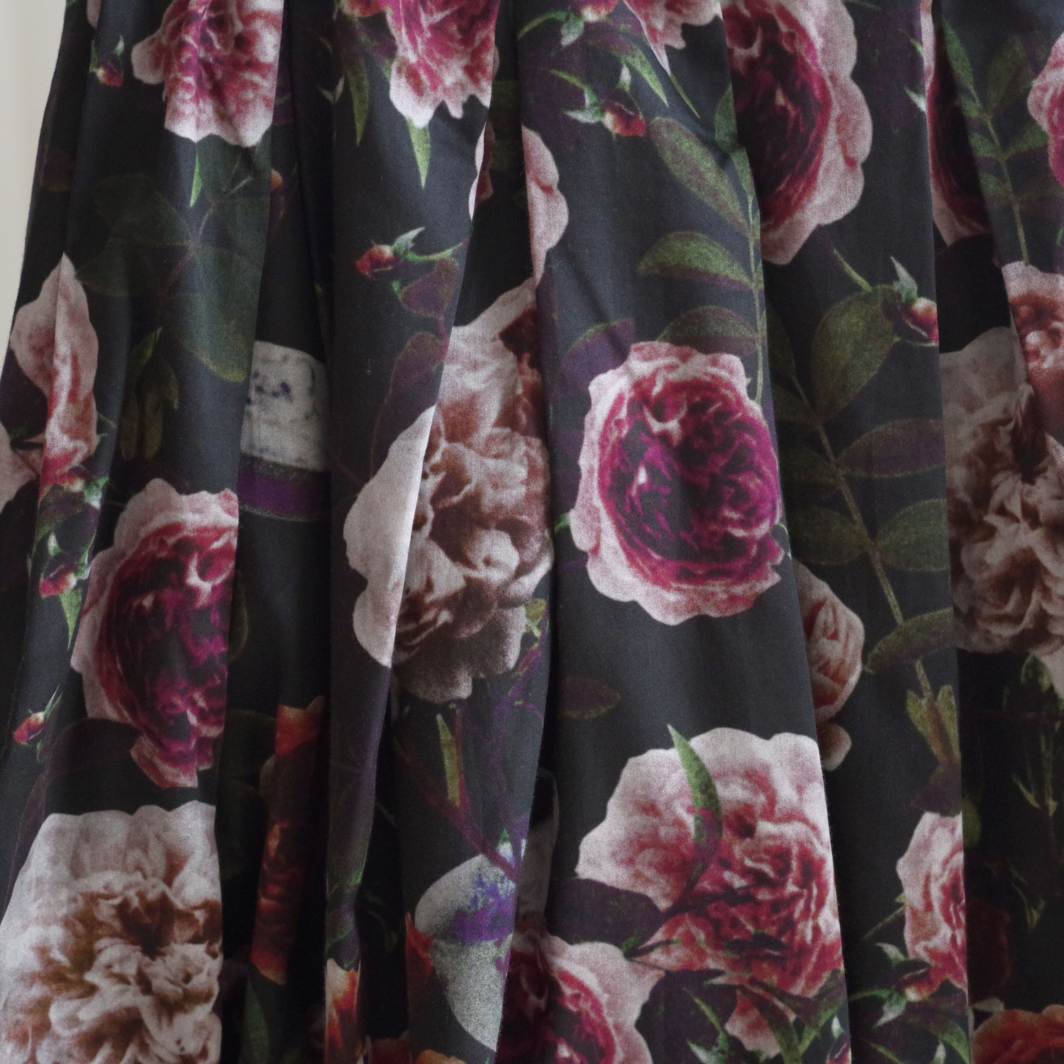ECOLE DE CURIOSITES ��������ɥ���ꥪ���� : SOLANGE (ROSES��BLACK) ��С����֥륹������