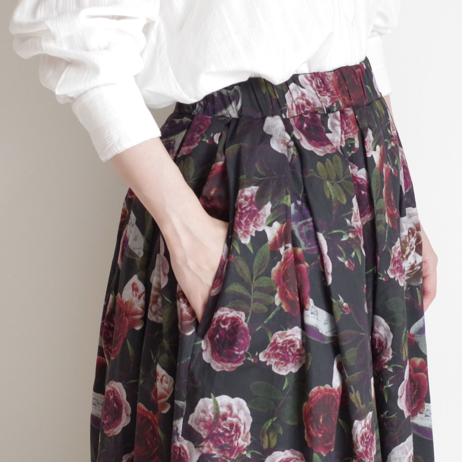 ECOLE DE CURIOSITES ��������ɥ���ꥪ���� : SOLANGE (ROSES��BLACK) ��С����֥륹������