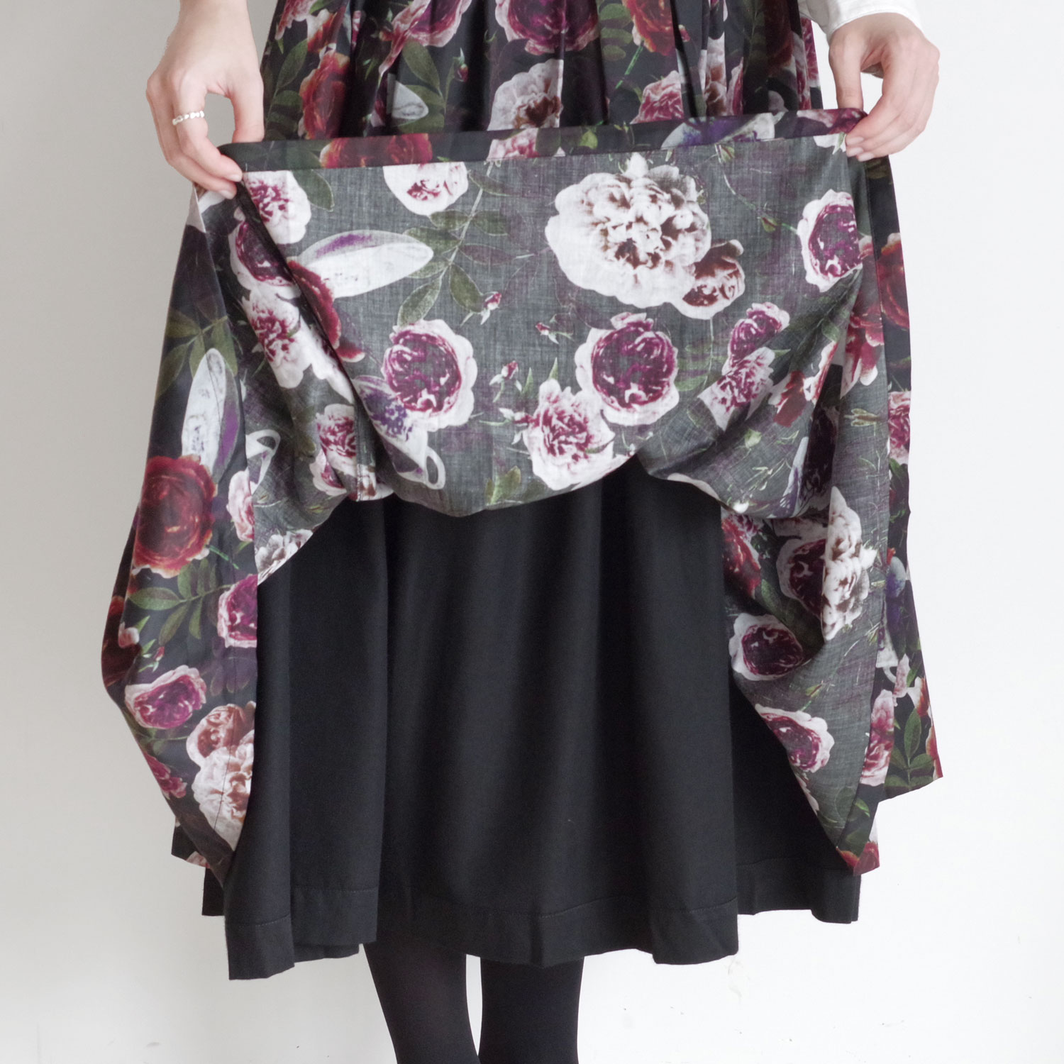 ECOLE DE CURIOSITES ��������ɥ���ꥪ���� : SOLANGE (ROSES��BLACK) ��С����֥륹������