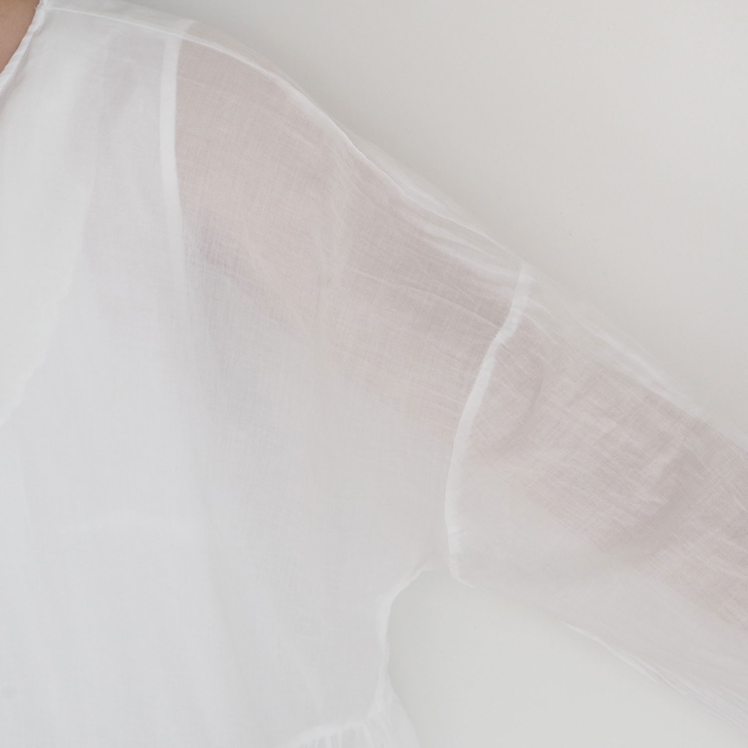 H+ HANNOH WESSEL ���å���ץ�她���Ρ��������� : DRESS Robby(White) V�ͥå����ԡ���