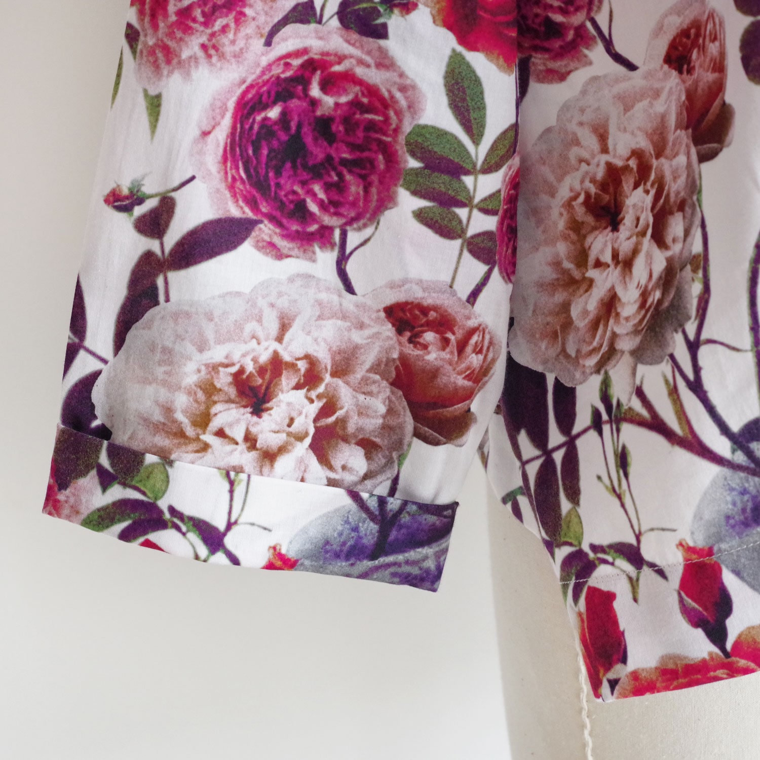 ECOLE DE CURIOSITES ��������ɥ���ꥪ���� : BRIGITTE (ROSES��WHITE) �ץ��ȥ֥饦��