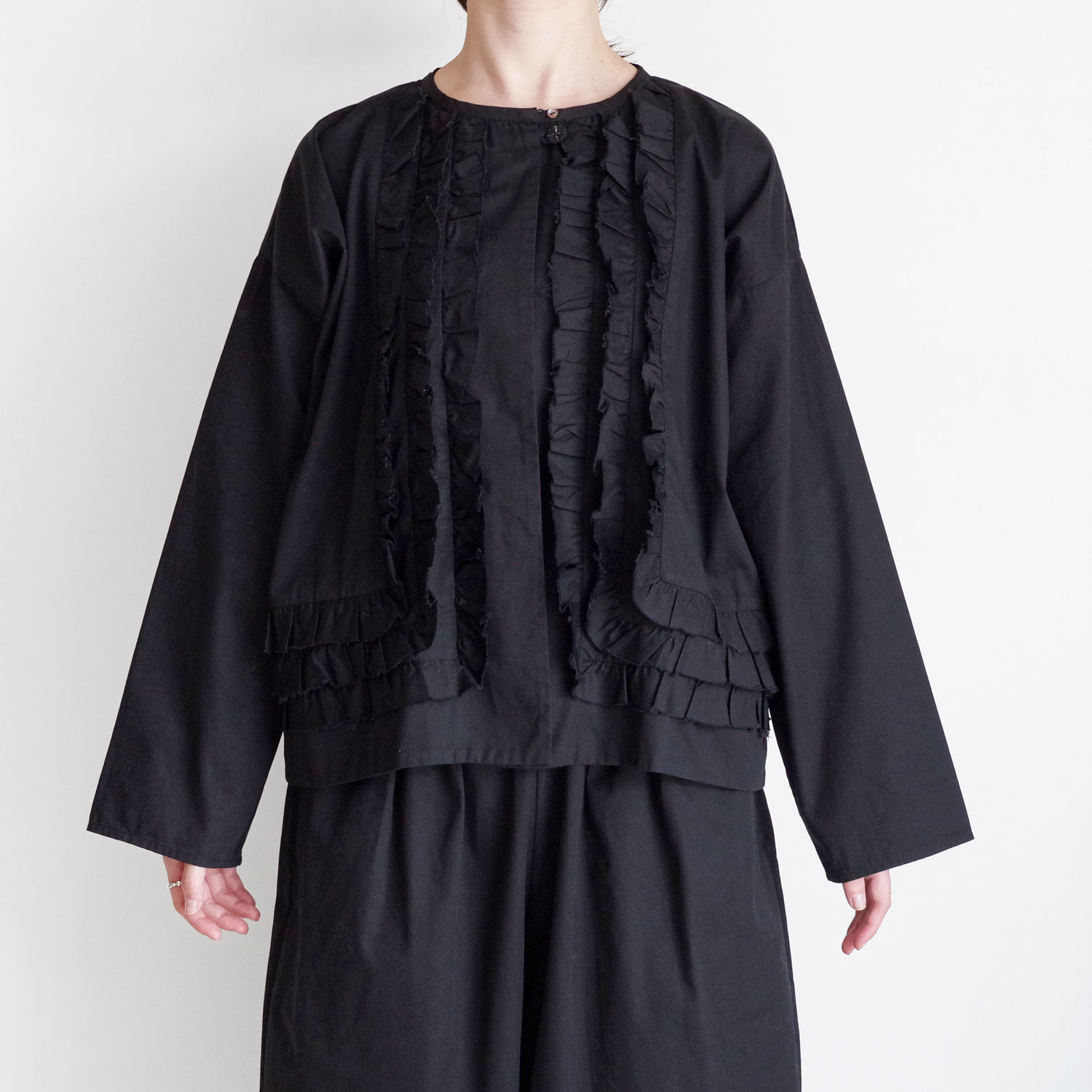 Khadi and Co カディーアンドコー : via ノーカラーフリルジャケット  