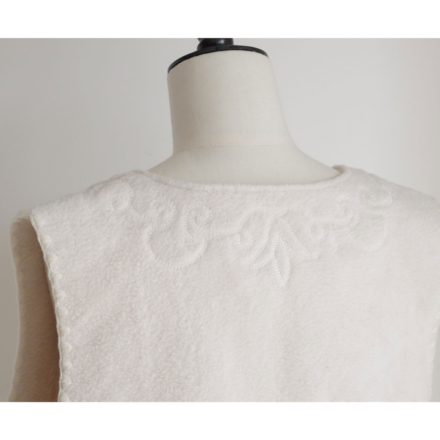 the last flower of the afternoon : β Embroidery vest ɽ٥