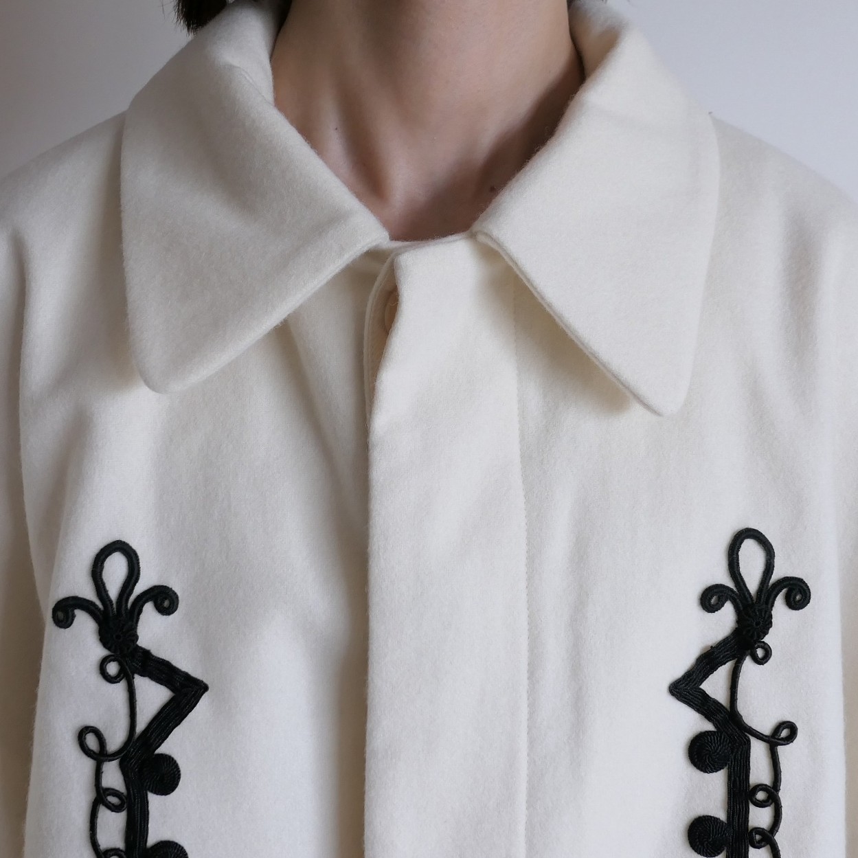��������ɥ���ꥪ���� ECOLE DE CURIOSITES��MARGUERITE With Braid Trim Loden Wool �ܥ�塼�ॹ�꡼�֥֥륾��