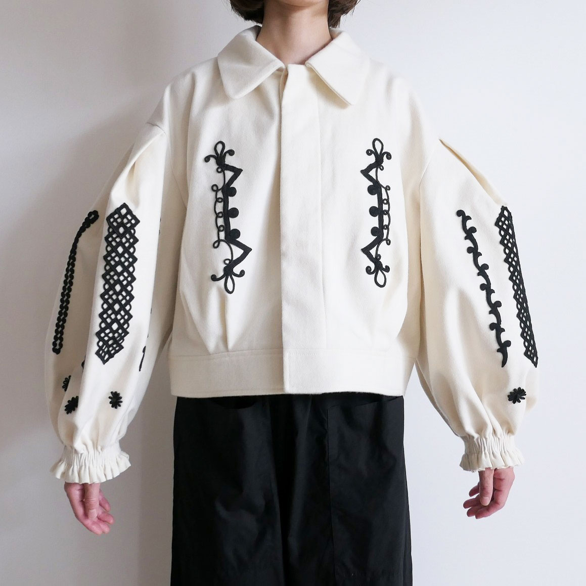 ��������ɥ���ꥪ���� ECOLE DE CURIOSITES��MARGUERITE With Braid Trim Loden Wool �ܥ�塼�ॹ�꡼�֥֥륾��