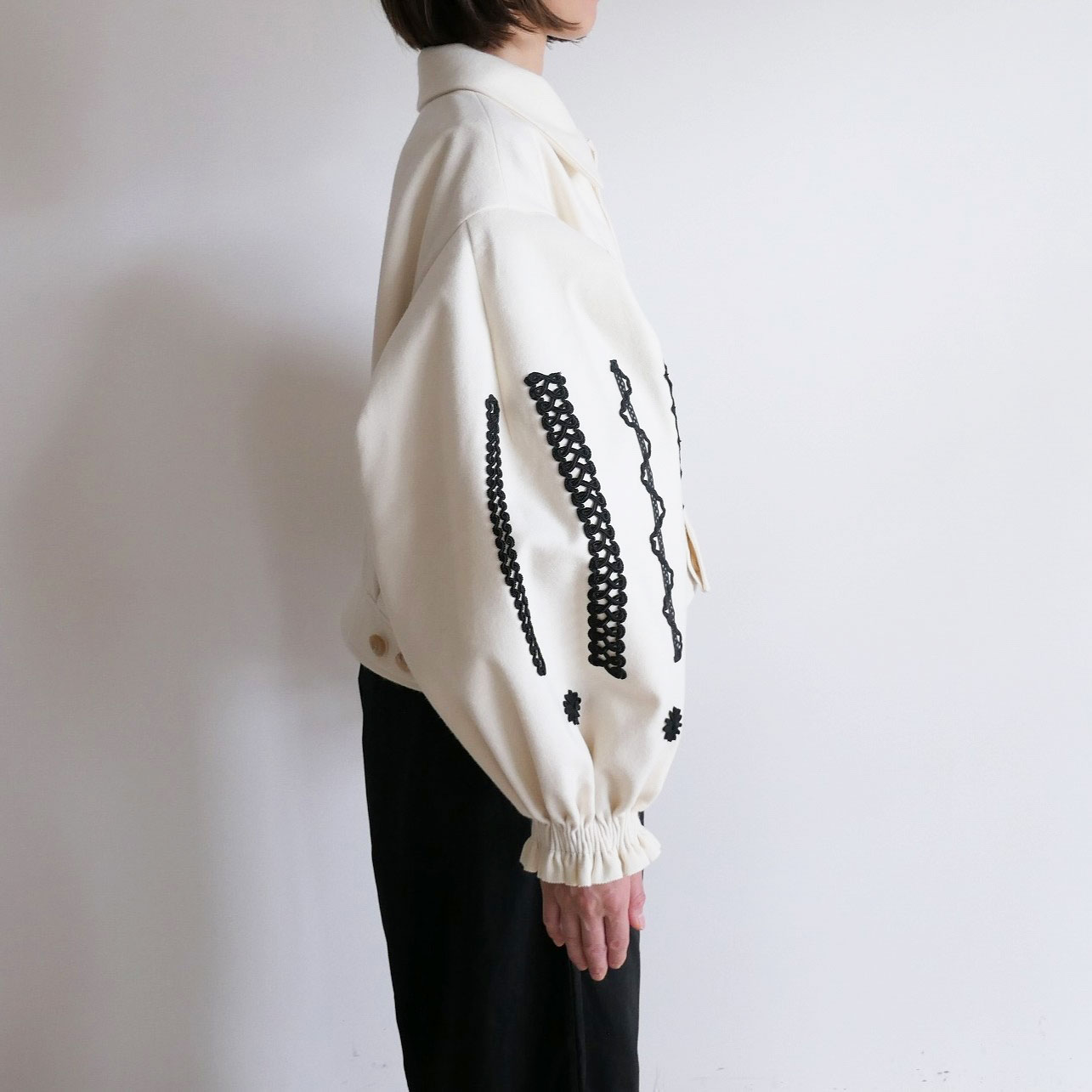 ��������ɥ���ꥪ���� ECOLE DE CURIOSITES��MARGUERITE With Braid Trim Loden Wool �ܥ�塼�ॹ�꡼�֥֥륾��