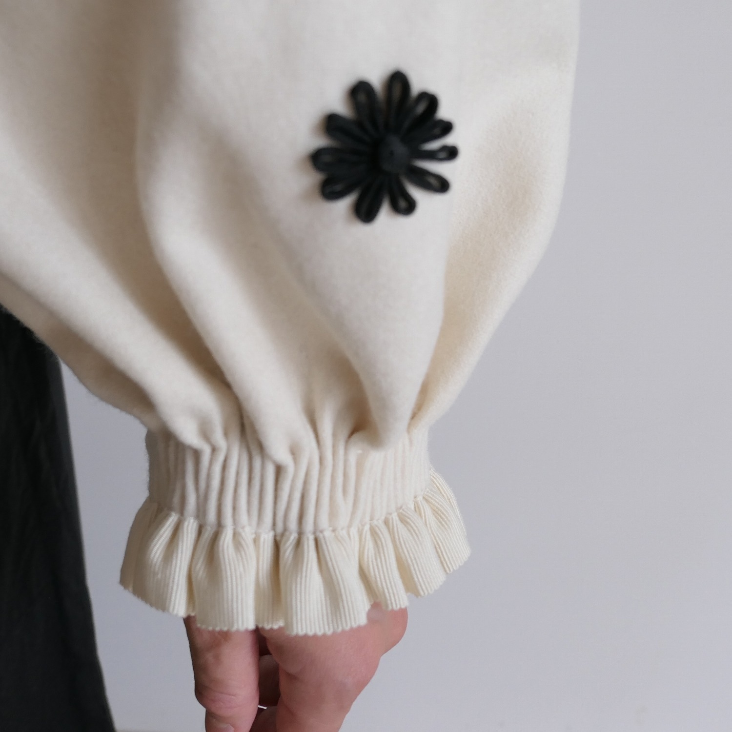 ��������ɥ���ꥪ���� ECOLE DE CURIOSITES��MARGUERITE With Braid Trim Loden Wool �ܥ�塼�ॹ�꡼�֥֥륾��
