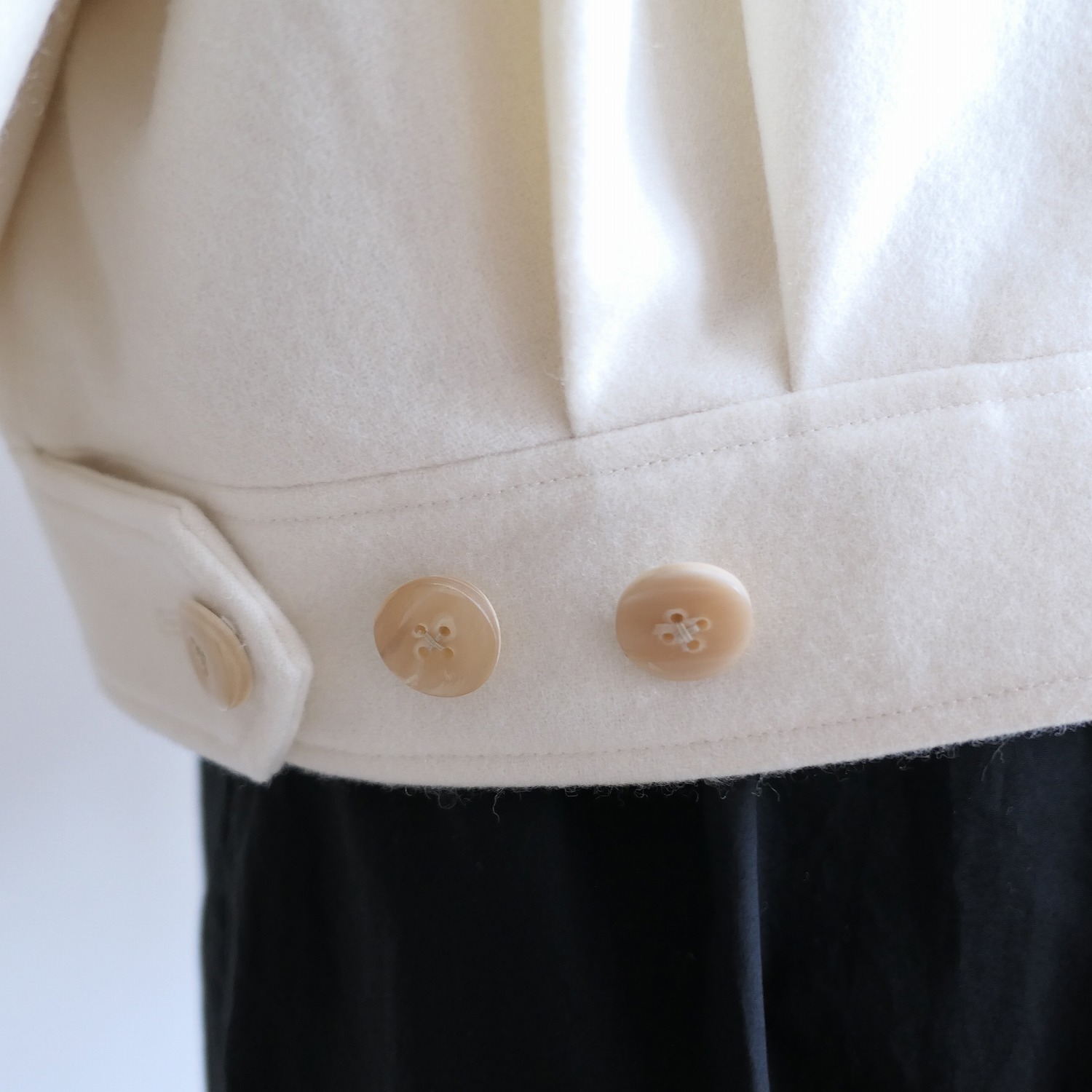��������ɥ���ꥪ���� ECOLE DE CURIOSITES��MARGUERITE With Braid Trim Loden Wool �ܥ�塼�ॹ�꡼�֥֥륾��