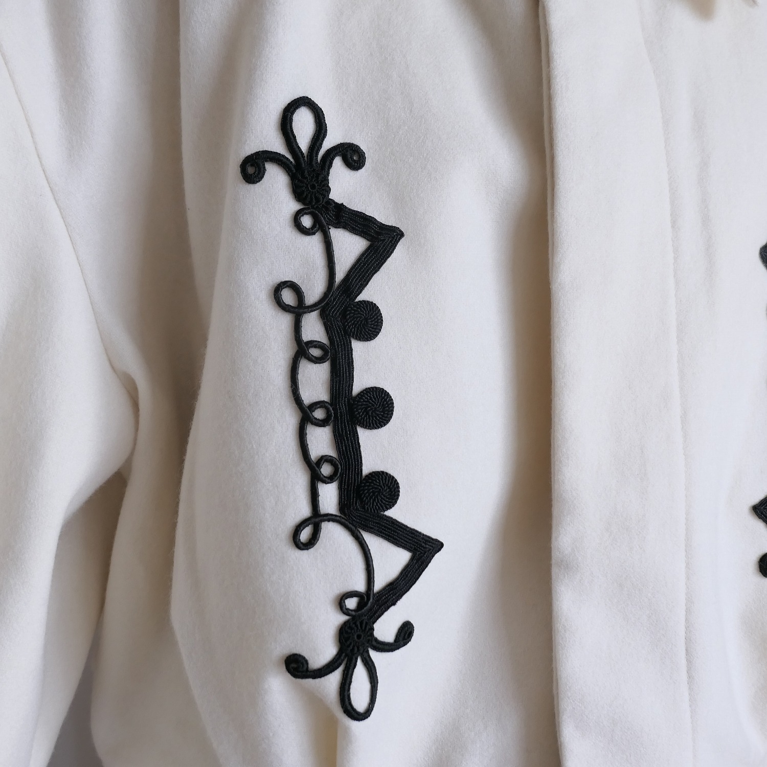 ��������ɥ���ꥪ���� ECOLE DE CURIOSITES��MARGUERITE With Braid Trim Loden Wool �ܥ�塼�ॹ�꡼�֥֥륾��