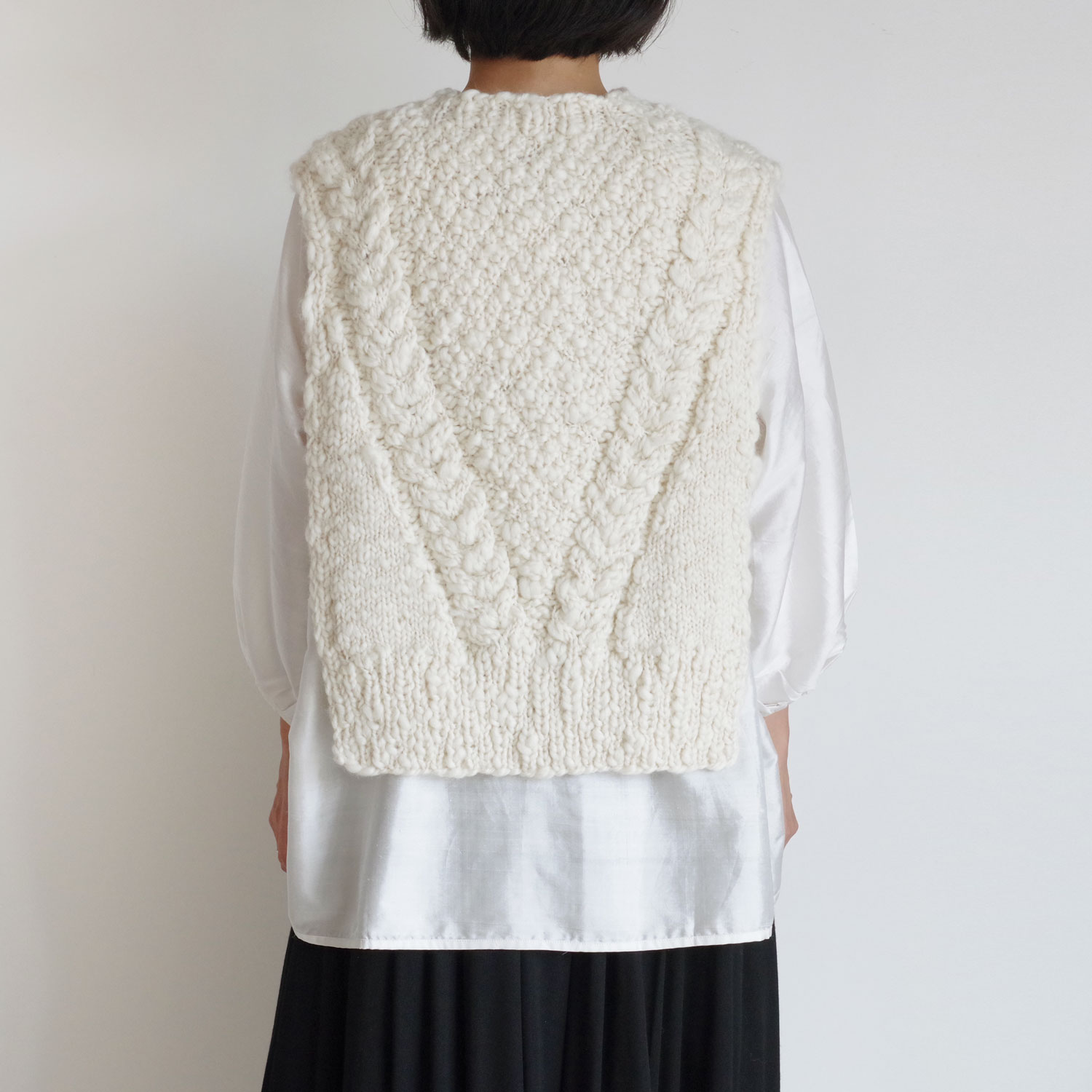 the last flower of the afternoon : ����¤�Knitted vest �˥åȥ٥���