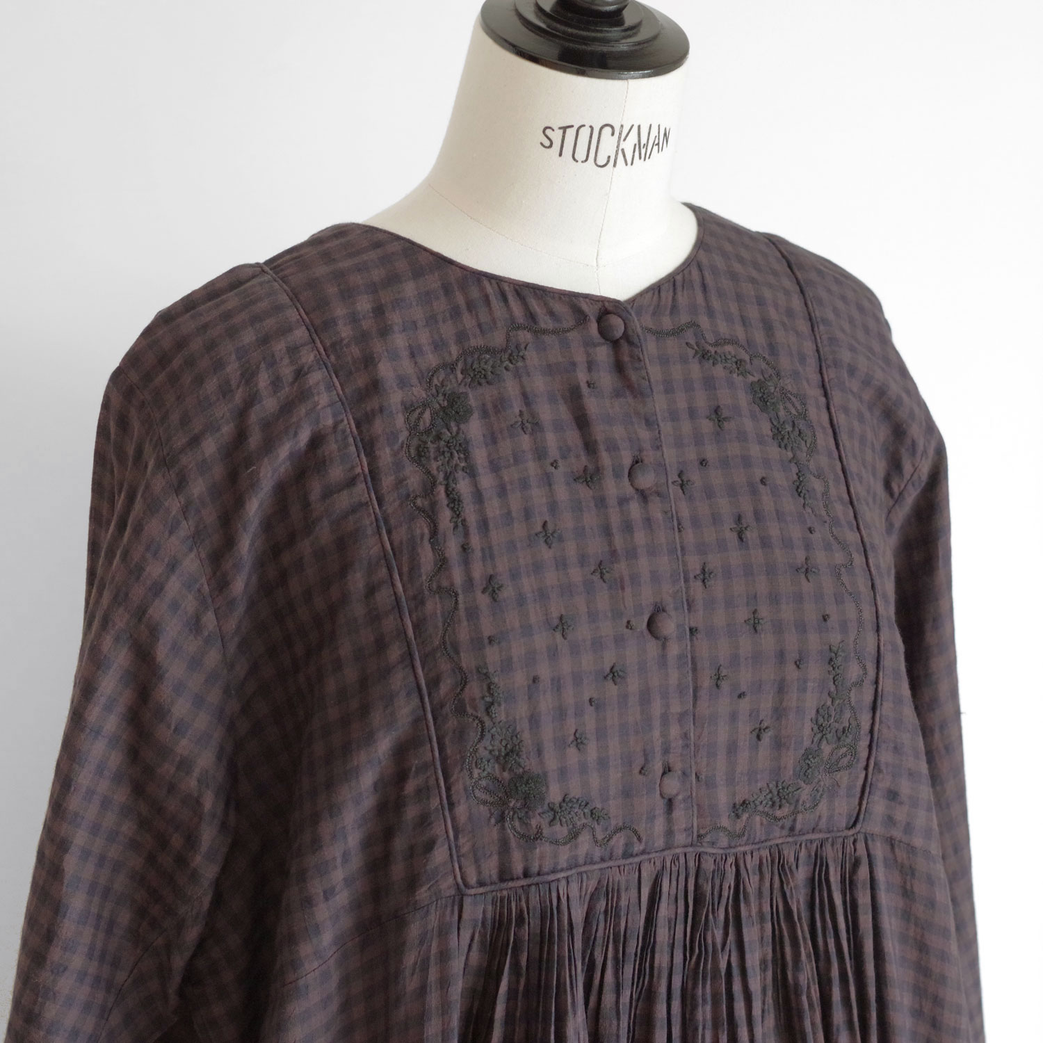 AODRESS �����ɥ쥹 : old 4 buttons yoke emb dress �衼���ɽ����ԡ���