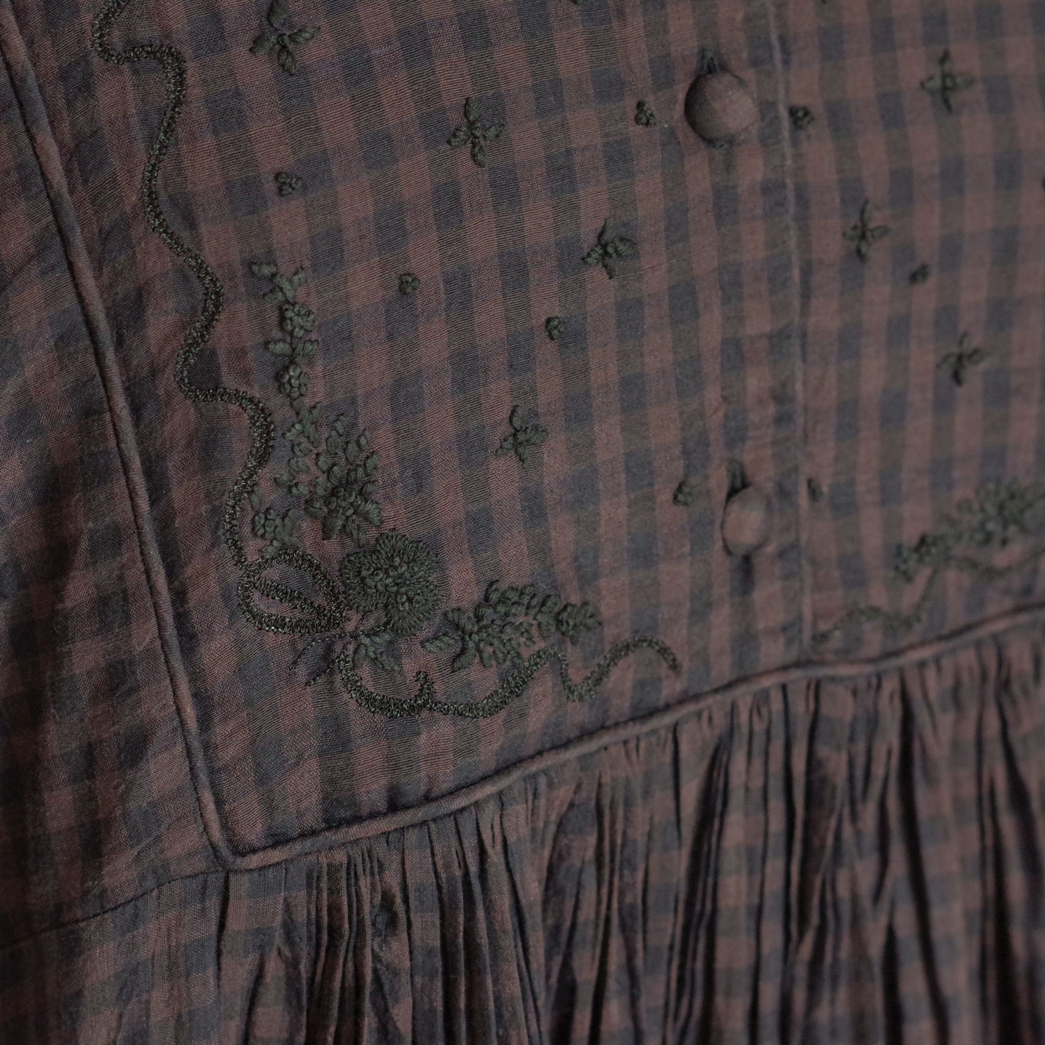 AODRESS �����ɥ쥹 : old 4 buttons yoke emb dress �衼���ɽ����ԡ���