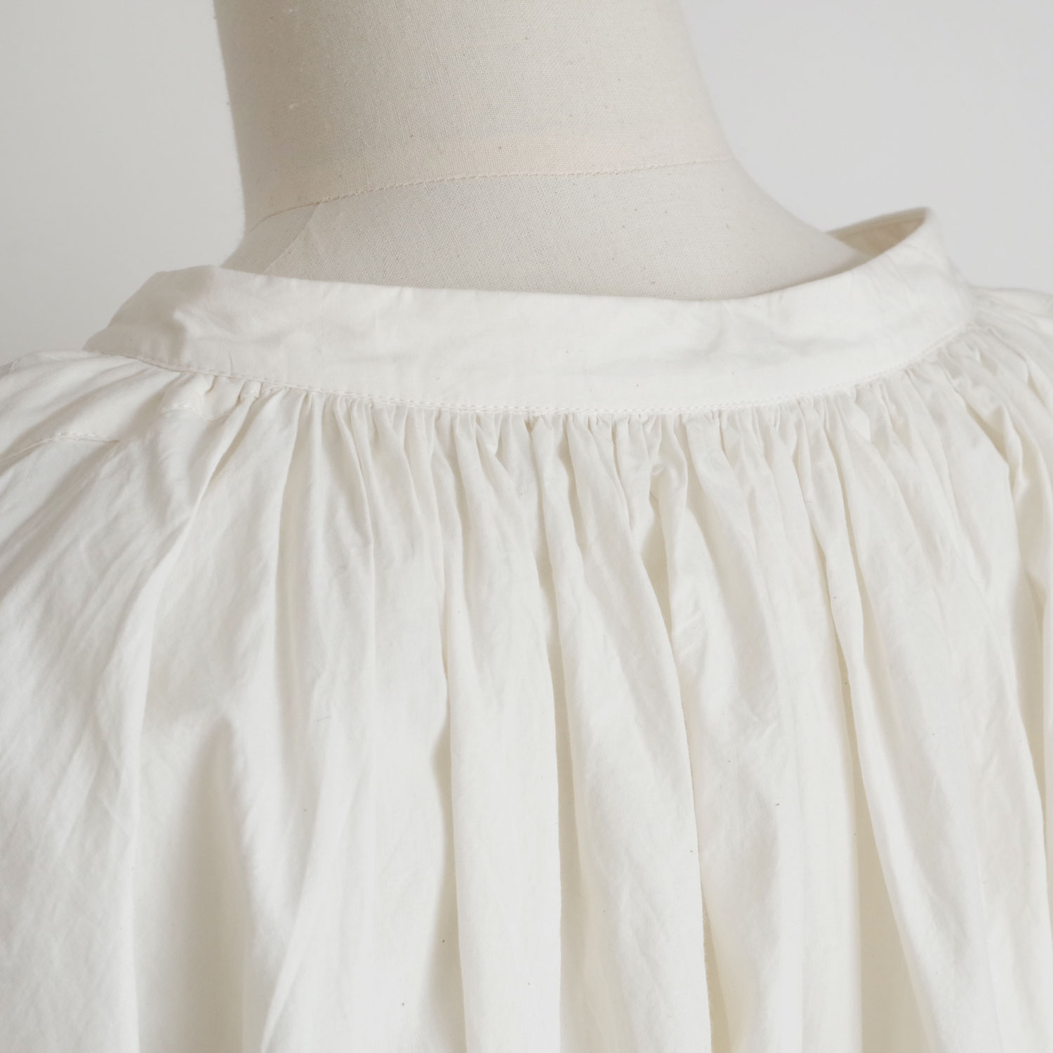 AODRESS �����ɥ쥹 : arm garden emb dress �����२��֥������꡼���ԡ���(white)