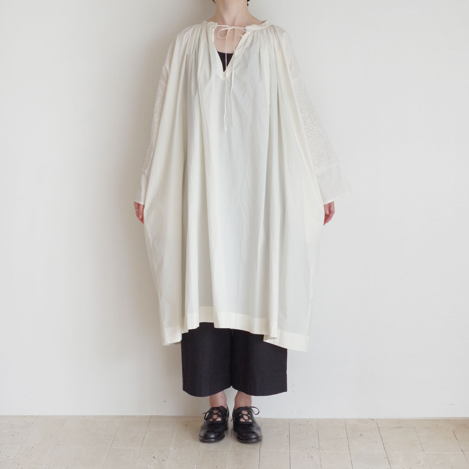 AODRESS �����ɥ쥹 : arm garden emb dress �����२��֥������꡼���ԡ���(white)